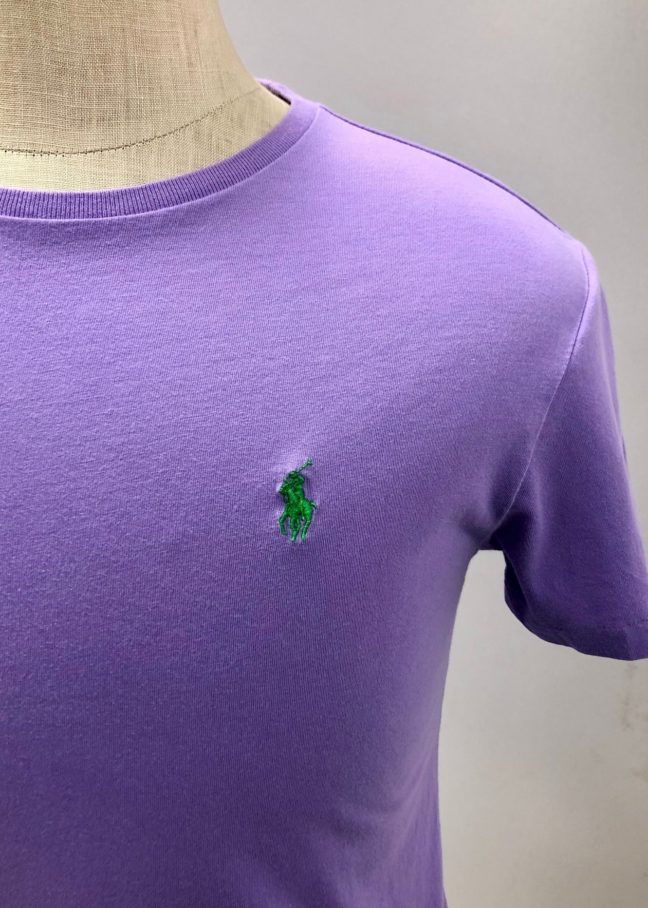 Camiseta cuello redondo Polo Ralph Lauren 🏇🏼 color lila Talla Small