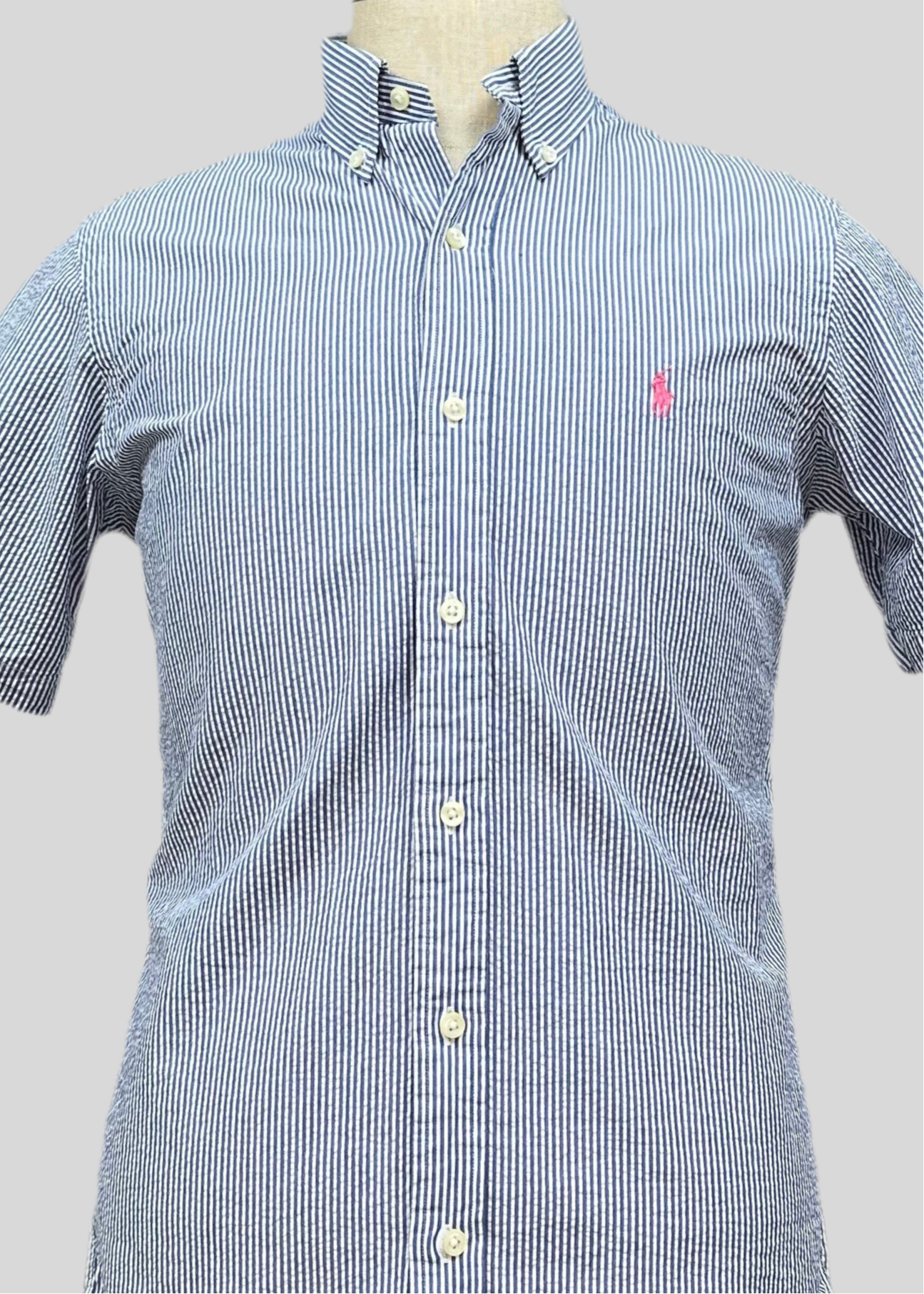 Camisa Polo Ralph Lauren 🏇🏼  Color blanco con patrón de rayas en azul Seersucker Talla M Entalle Regular