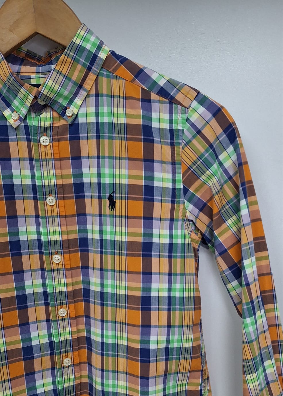 Camisa Polo Ralph Lauren 🏇🏼 con patron de cuadros en naranja, azul, verde y blanco Talla M (10-12) de niño Entalle Regular