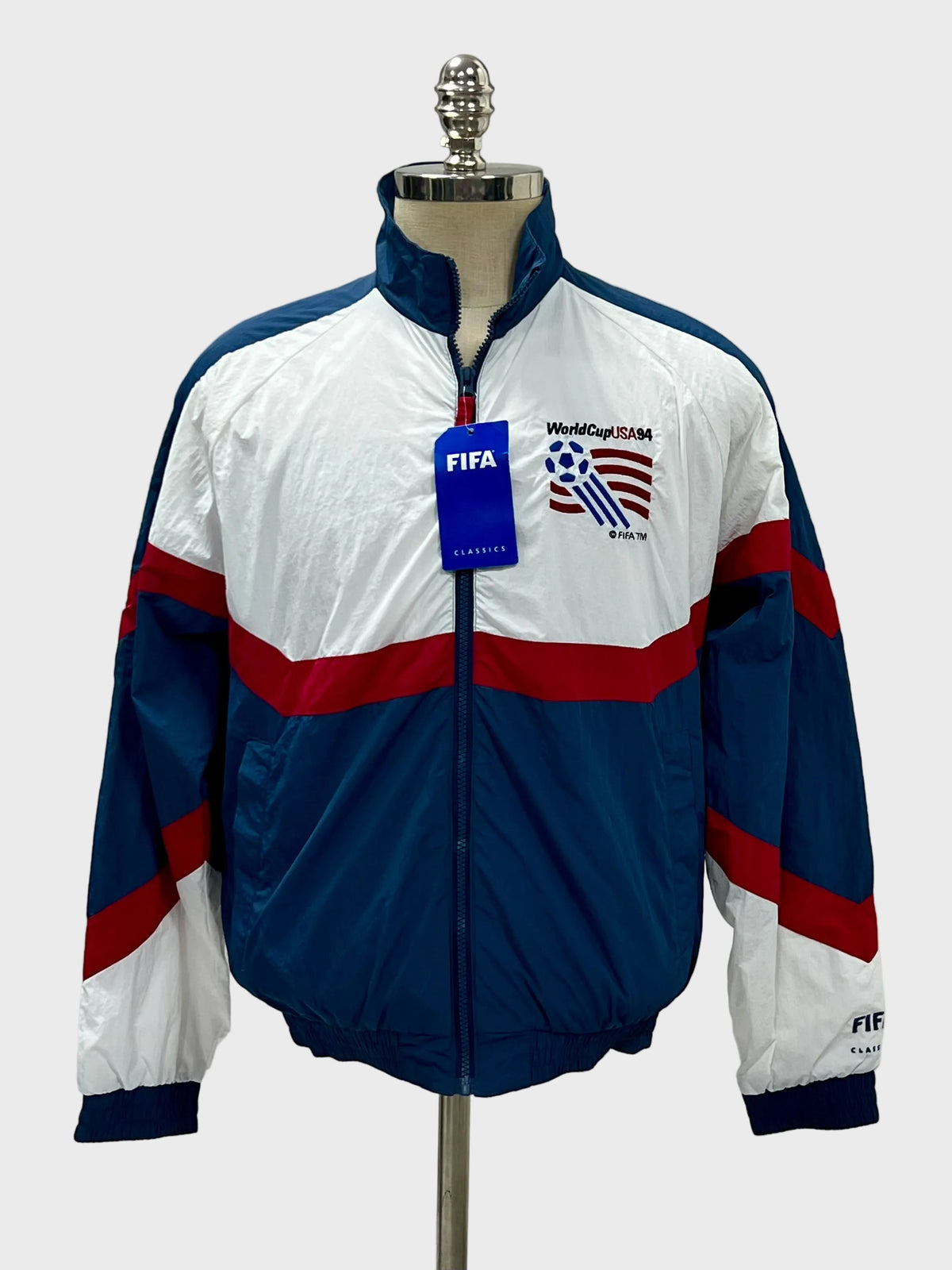 Jacket con capucha Fifa Word Cup 94 ⚽️ Estilo Retro color azul, rojo y blanco con zíper completo Talla XS