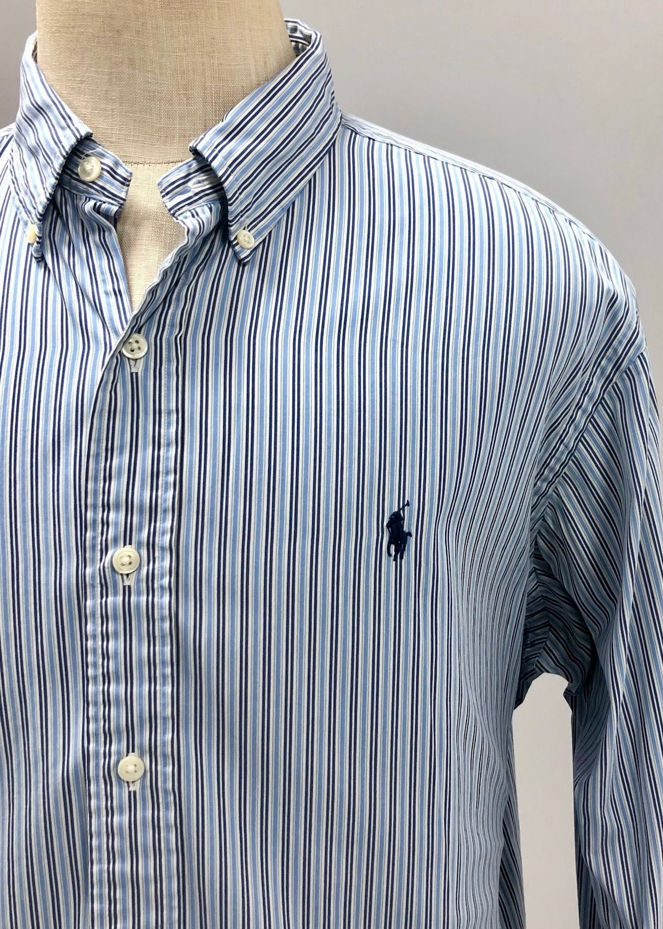 Camisa de botones Polo Ralph Lauren 🏇🏼 de rayas en color celeste, azul navy y blanco Talla XL Entalle Clásico