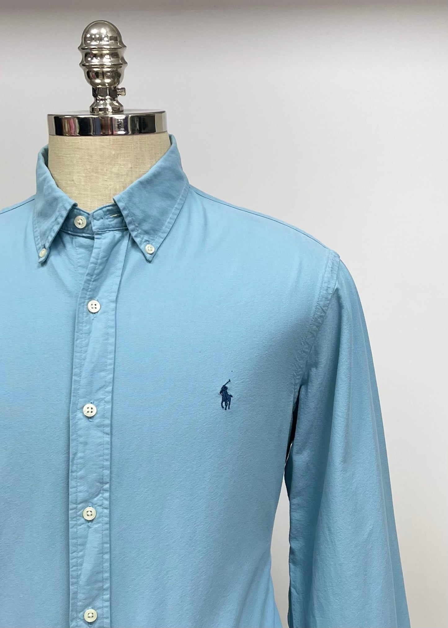 Camisa de botones Polo Ralph Lauren 🏇🏼 Oxford en color celeste oscuro Talla L Entalle regular