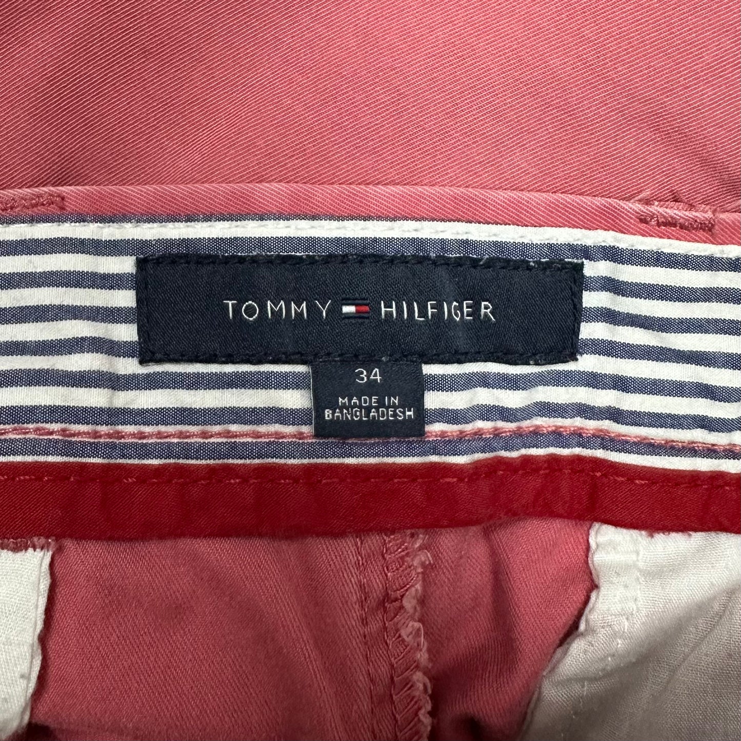 Short Casual Tommy Hilfiger 🇺🇸 color Rosado magenta talla 34