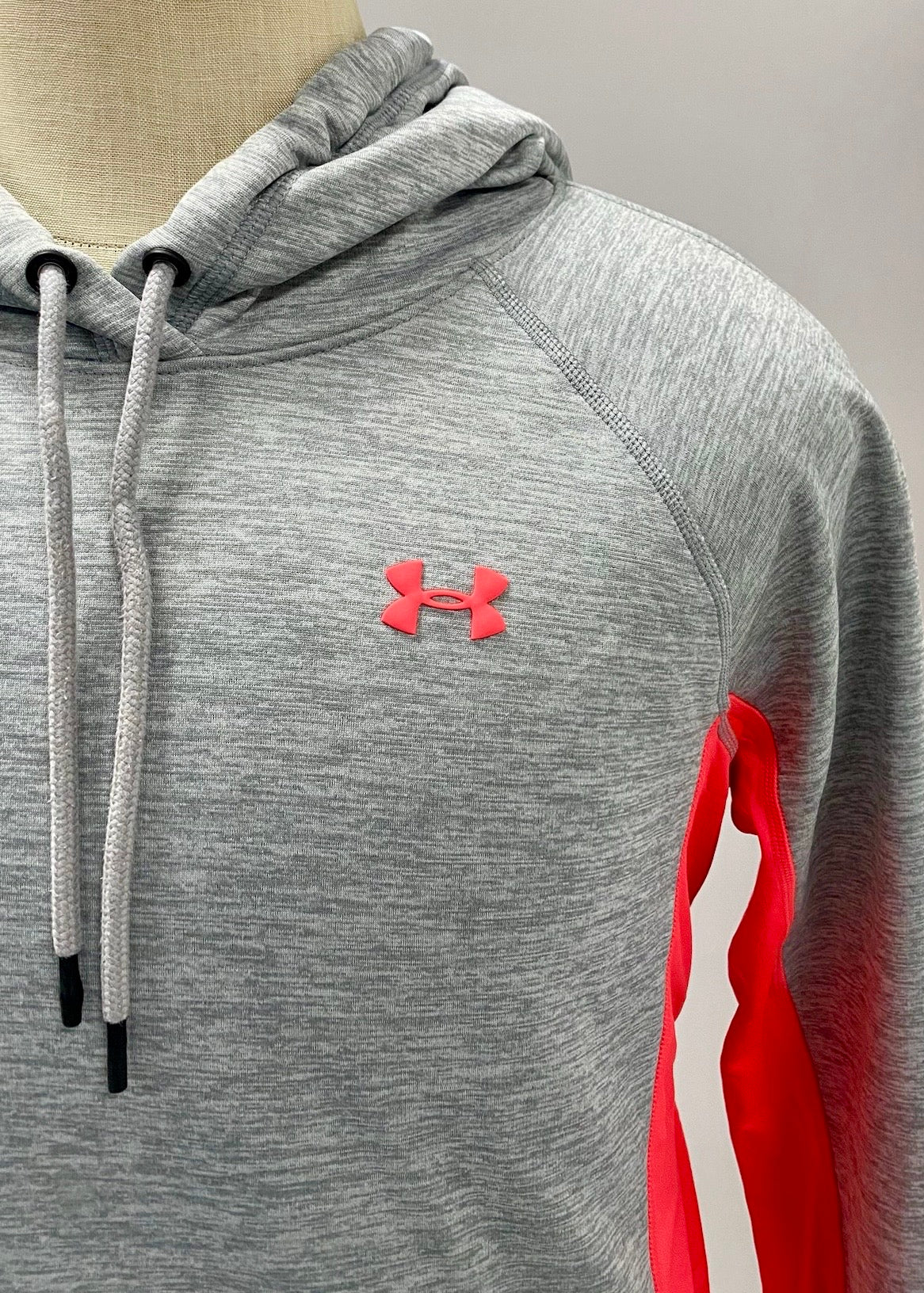 Sudadera Hoodie Under Armour 🏋🏽 color gris claro y naranja neon Talla L