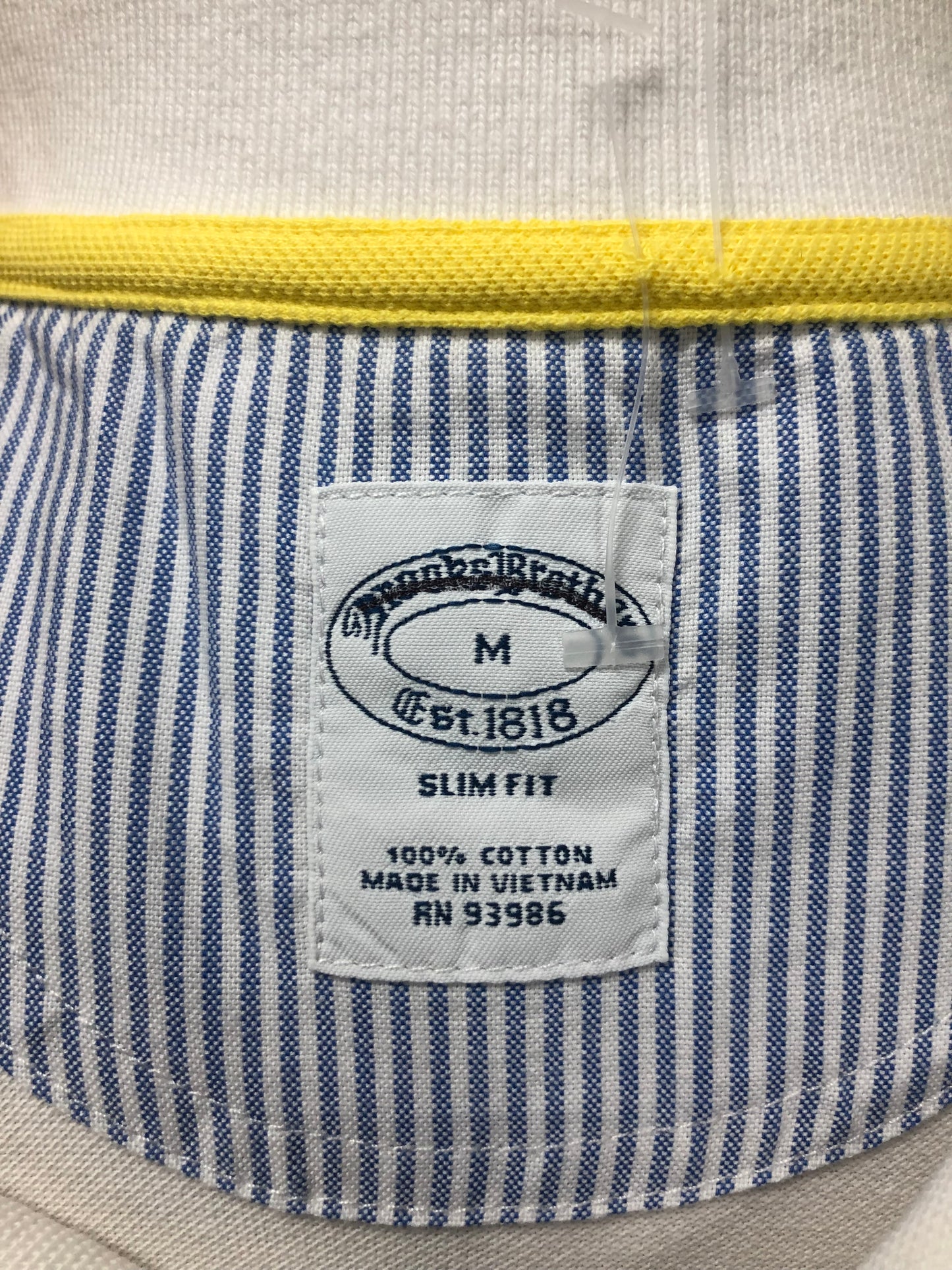 Camiseta Polo Brooks Brothers 🐑 color blanco con franjas en azul y amarillo Talla M Entalle Slim Fit
