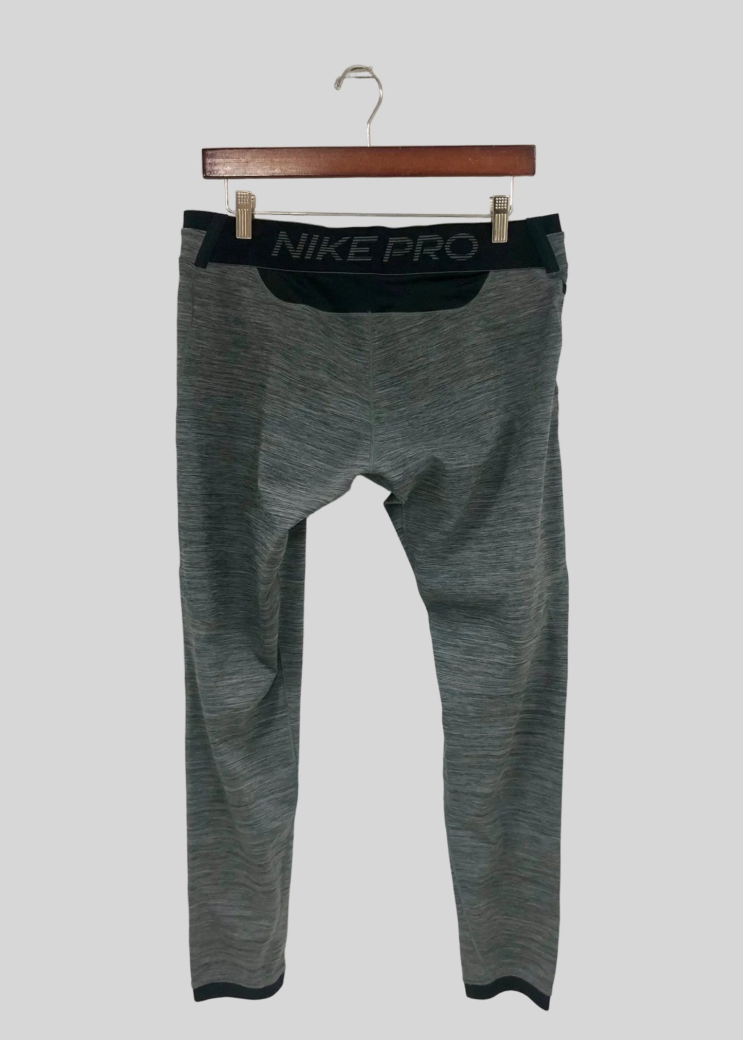 Mallas de entrenamiento Nike ✔️ Pro Dri-FIT para hombre en Color gris oscuro y logo en negro Talla XXL