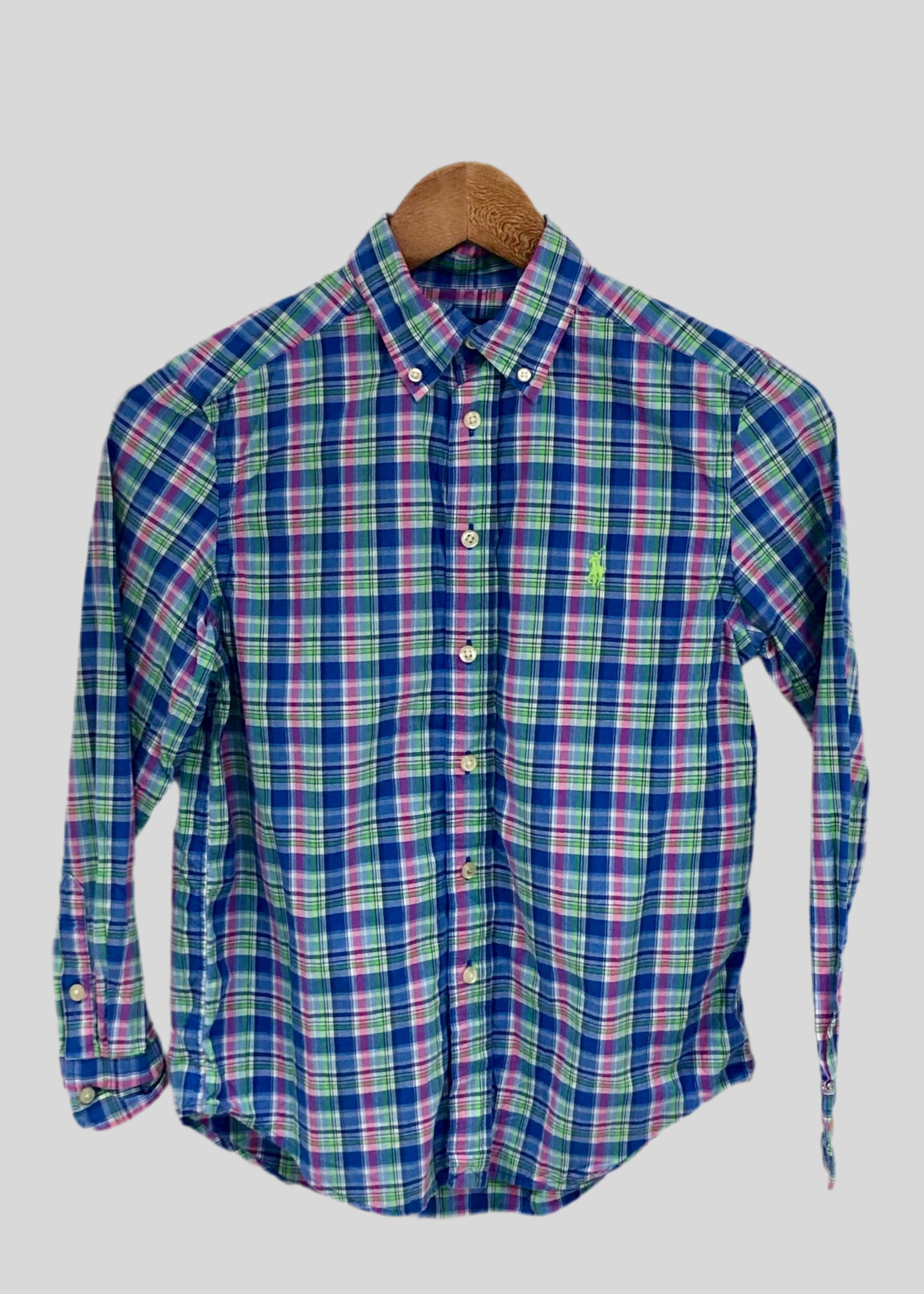 Camisa Polo Ralph Lauren 🏇🏼 con patron de cuadros en azul, verde y rosado Talla M (10-12) de niño Entalle Regular
