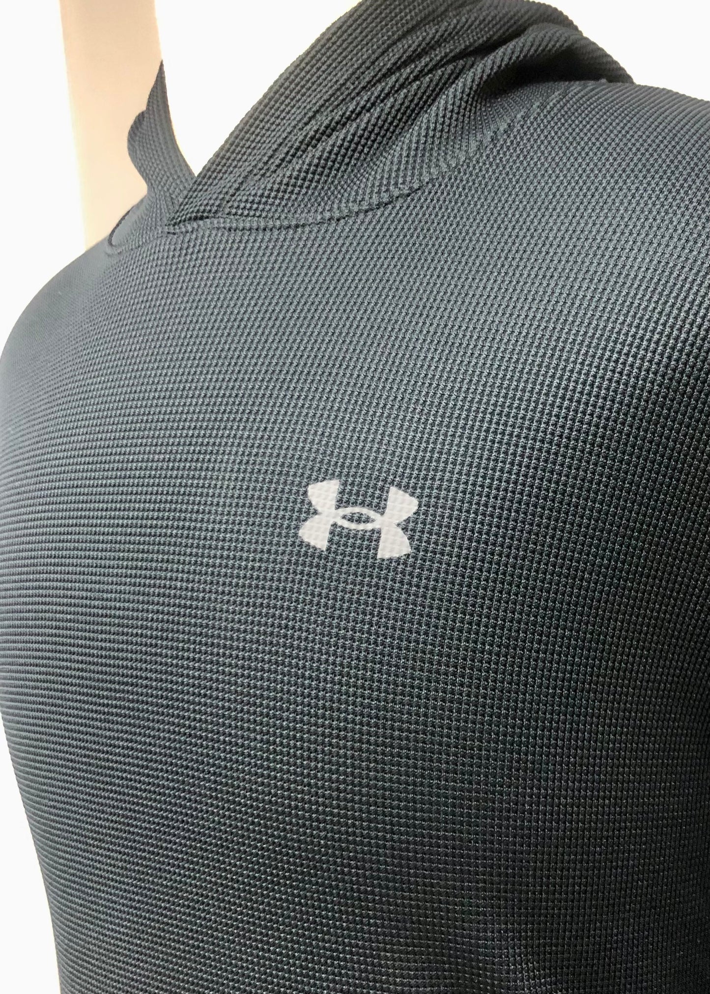 Camiseta con capucha Under Armour 🏋🏽 Waffle color negro Talla L Entalle Regular