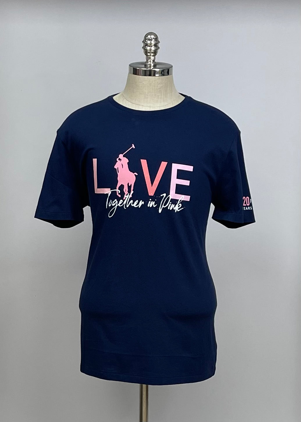 Camiseta cuello redondo de mujer Polo Ralph Lauren 🏇🏼 color azul navy con diseño de logo Love en rosado Talla XL Entalle Custom Slim Fit