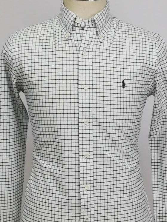 Camisa Polo Ralph Lauren 🏇🏼 color blanco con patrón de cuadros en color negro Talla M Entalle Regular (ver descripción)