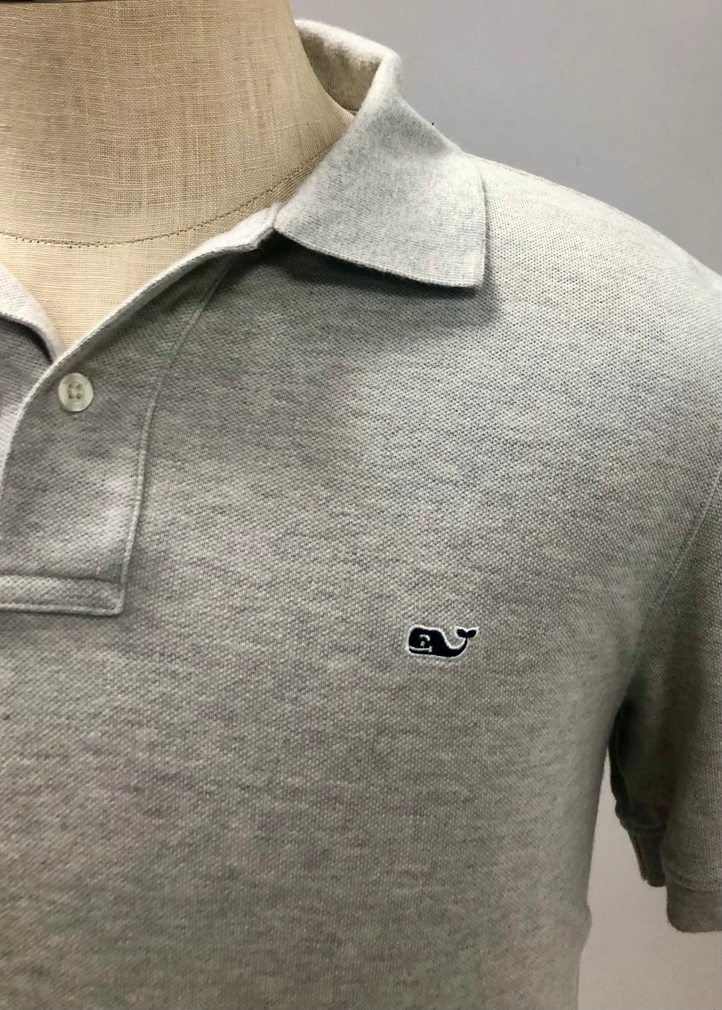 Camiseta Polo Vineyard Vines 🐳 color gris claro Talla M Entalle Slim Fit