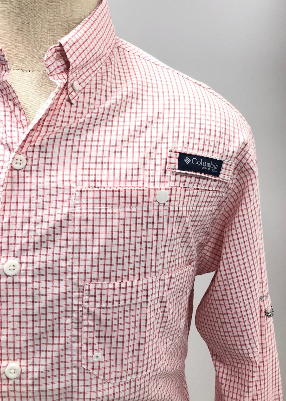 Camisa Columbia 🔹 Super Tamiami Color blanco con patrón de cuadros en rojo Talla S