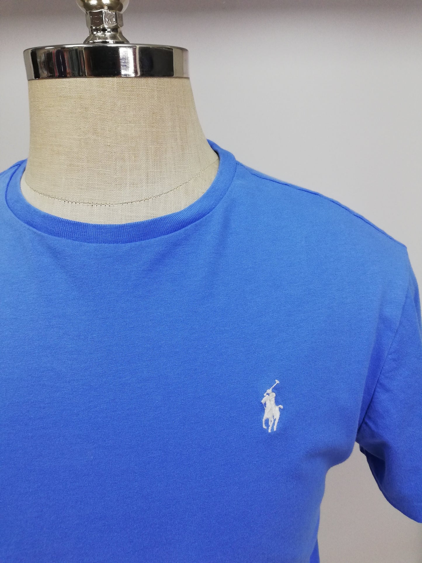 Camiseta cuello redondo Polo Ralph Lauren 🏇🏼 color celeste Talla M Entalle Regular