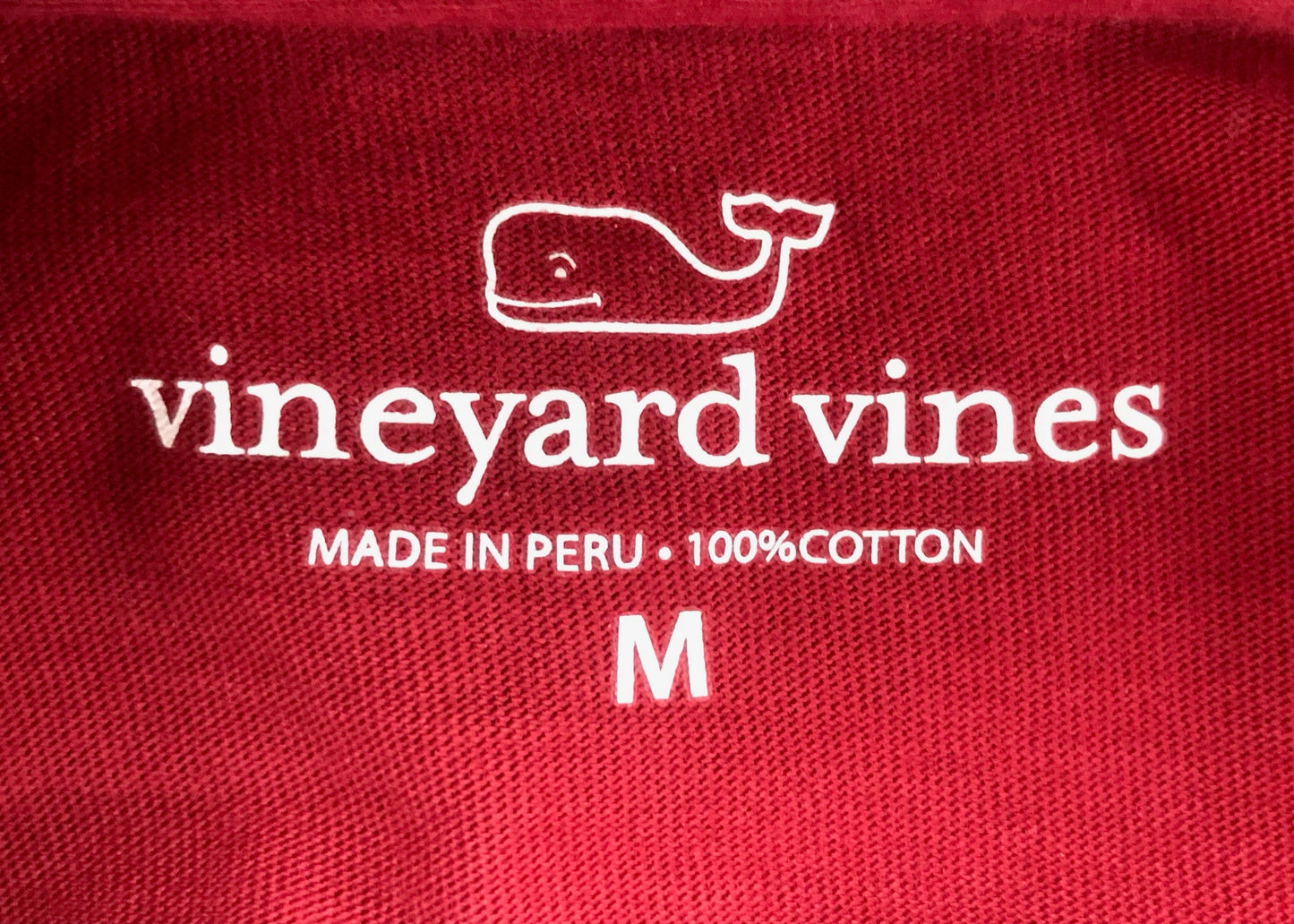 Camiseta cuello redondo Vineyard Vines 🐳 color rojo con Diseño de ballena en blanco Talla M