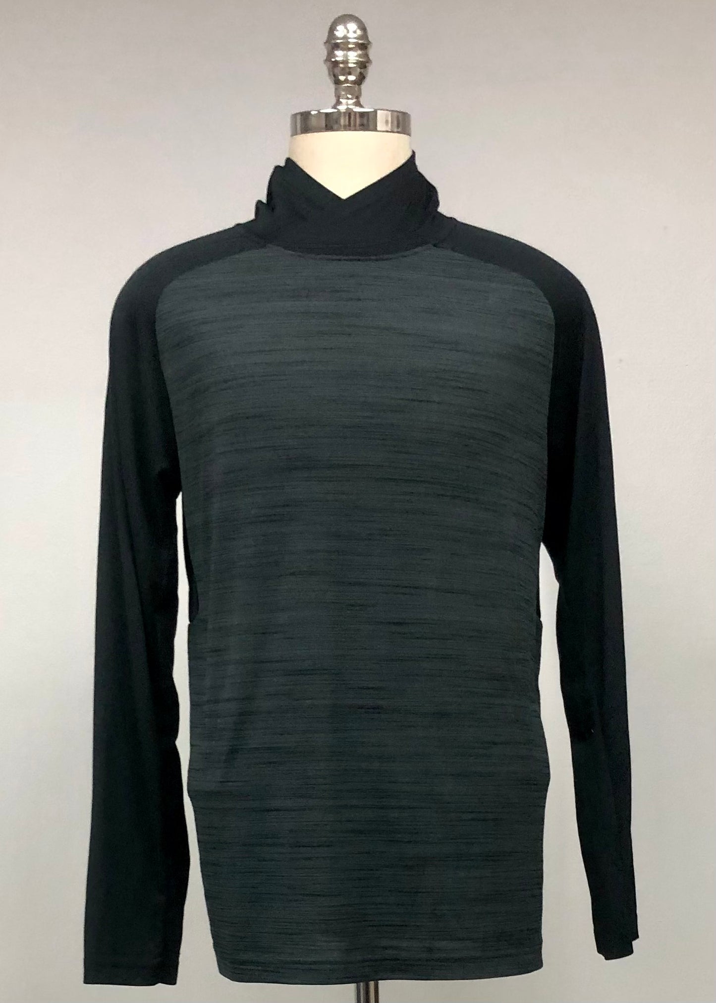 Camiseta con capucha Nike ✔️  color gris oscuro y negro Talla L Entalle Regular