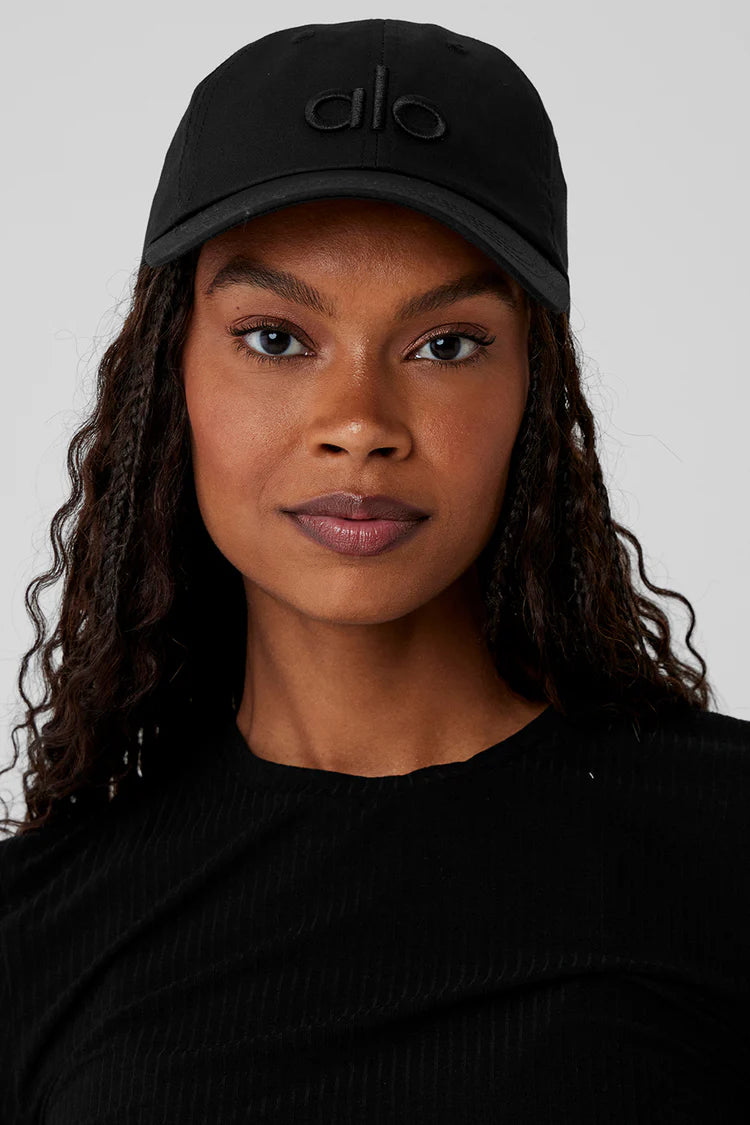 Gorra Alo🧘🏻‍♀️ color negro con cierre de velcro