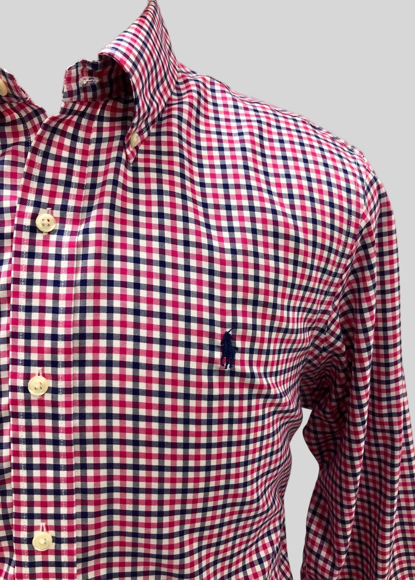 Camisa Polo Ralph Lauren 🏇🏼 color blanco con patrón de cuadros rojo y negro Talla L Entalle Regular