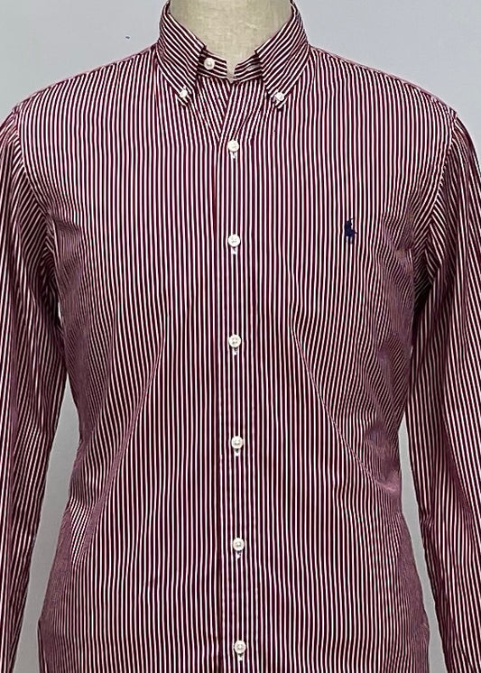 Camisa Polo Ralph Lauren 🏇🏼 con patron de rayas en color rojo oscuro y blanco Talla M Entalle Regular (ver descripción)