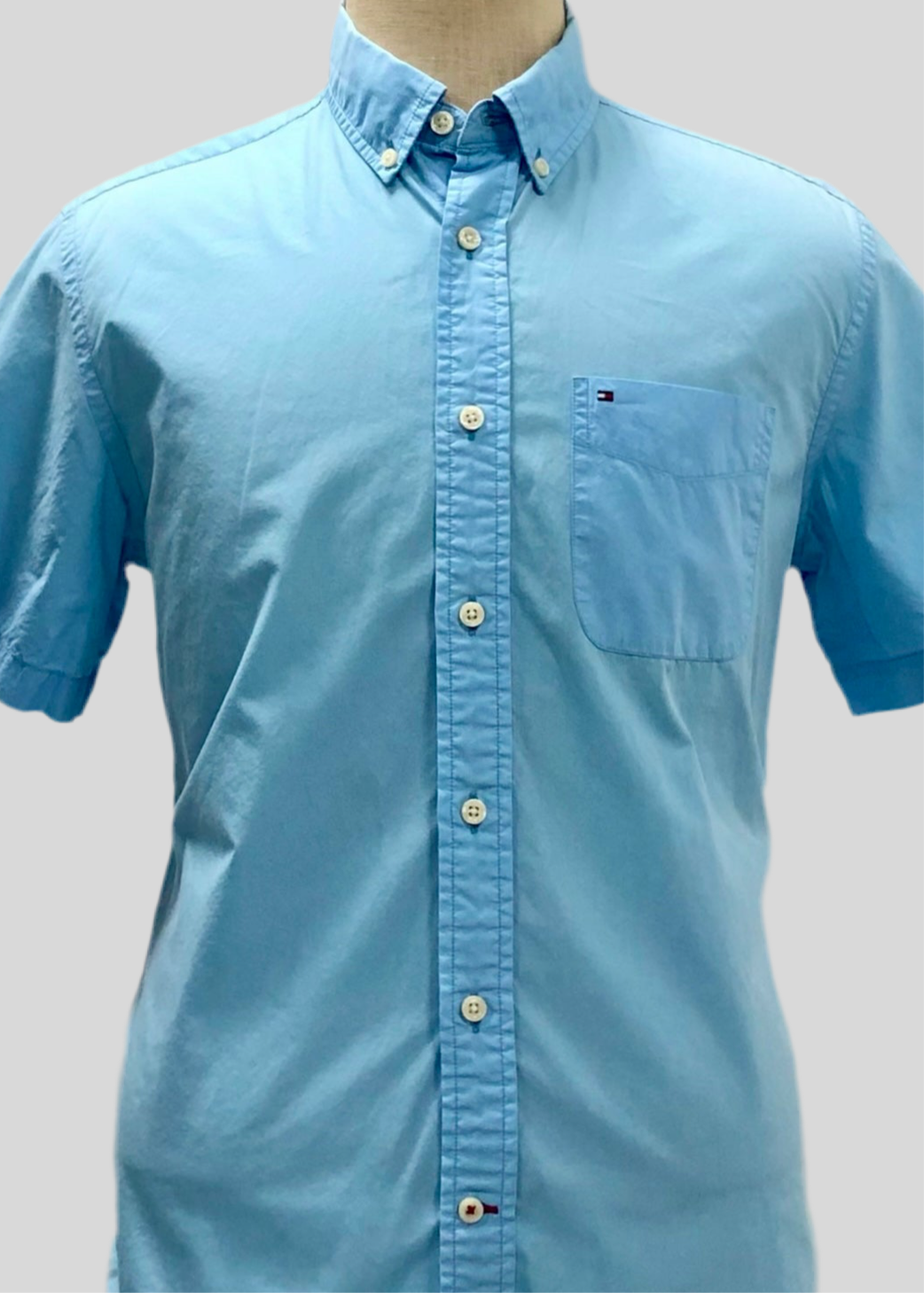 Camisa de botones Tommy Hilfiger 🇺🇸 en color celeste Talla S Entalle Clásico (ver descripción)