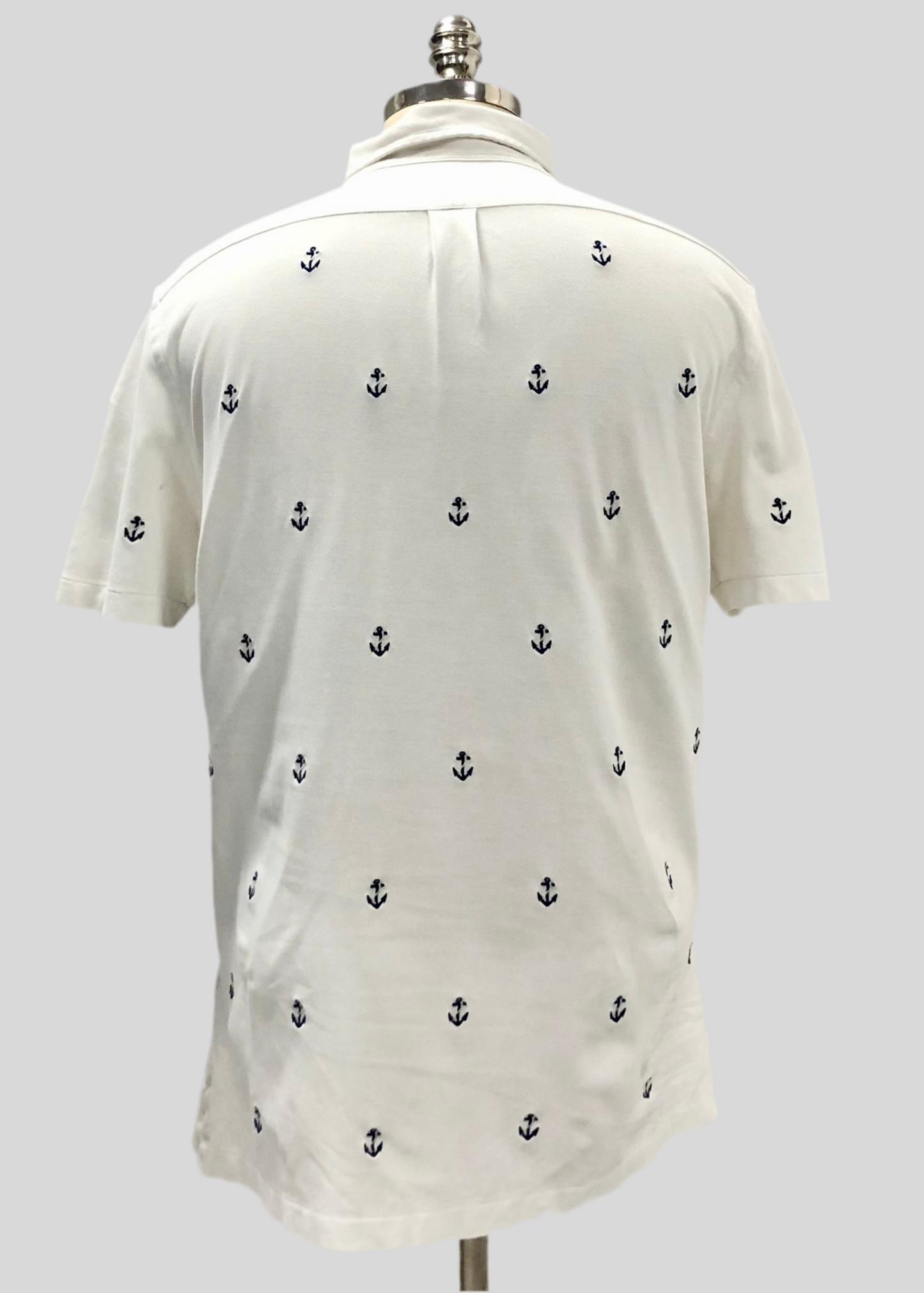 Camiseta Polo Ralph Lauren 🏇🏼 Color blanco con diseño de anclas en color azul Talla L Entalle Regular (ver descripción)