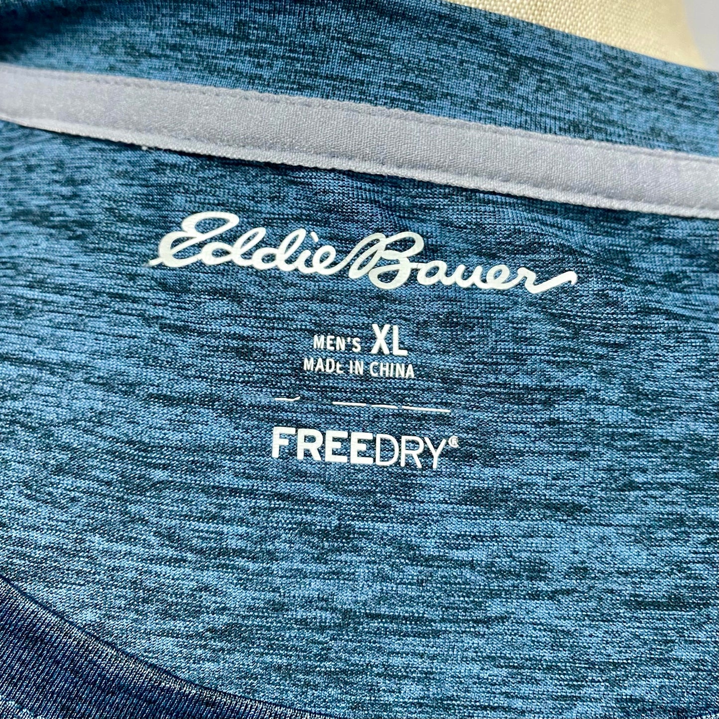 Camiseta de entrenamiento cuello redondo Eddie Bauer ⛰️ Color azul grisáceo y logo en gris Talla XL