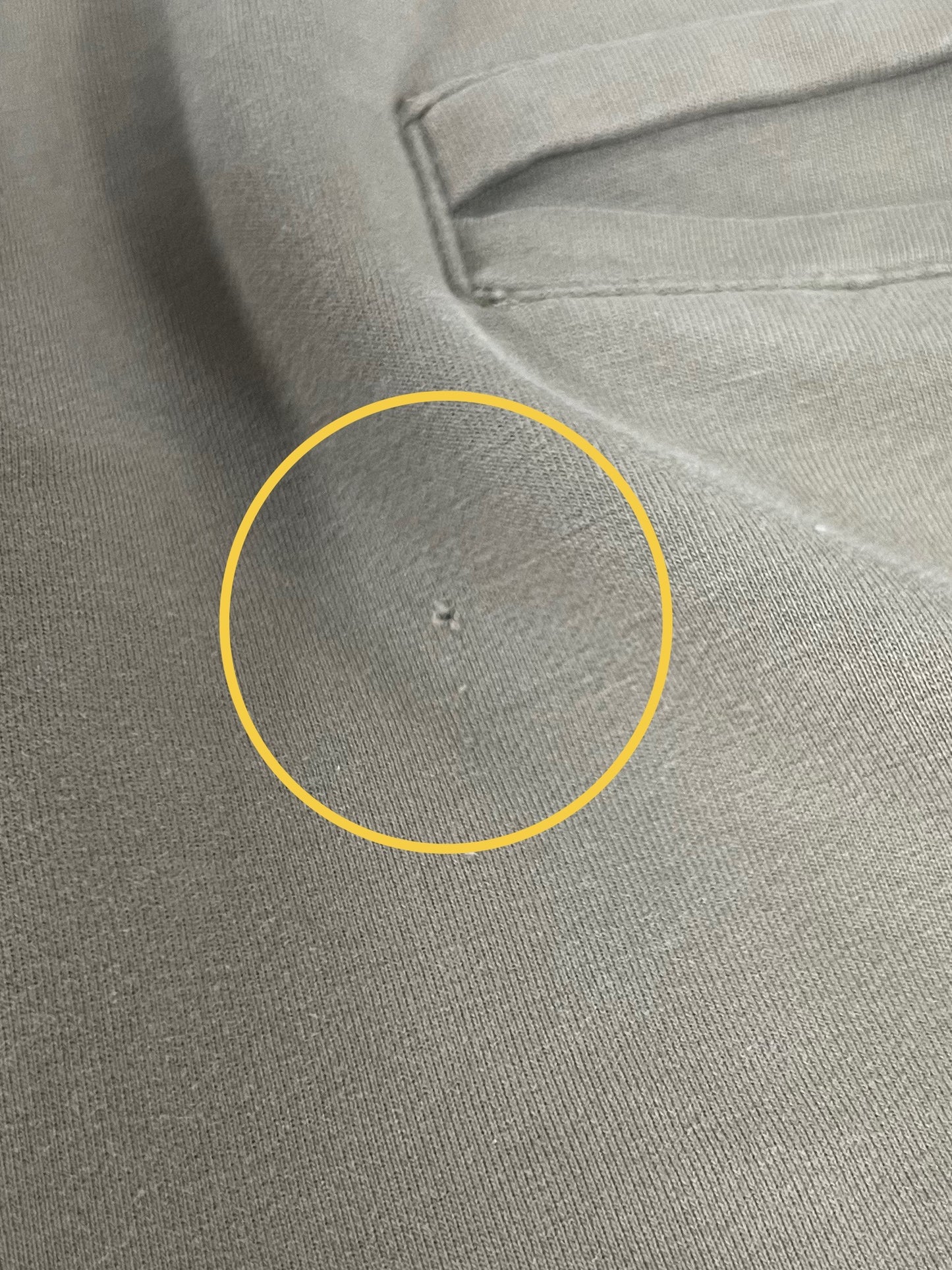 Short Lounge Vanquish 🏋🏼‍♂️ color kaki y logo en negro Talla L (ver descripción)