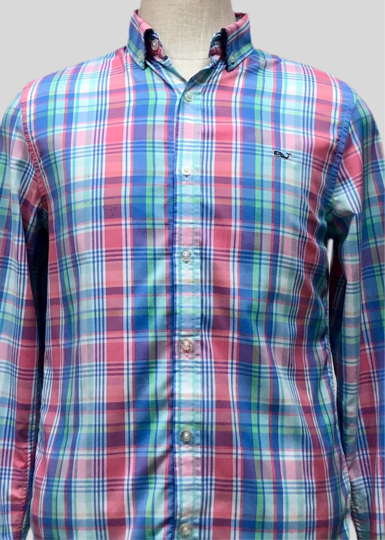 Camisa de botones Vineyard Vines 🐳 Performance con patrón de cuadros en color rosado, celeste y blanco Talla S Entalle Slim Fit
