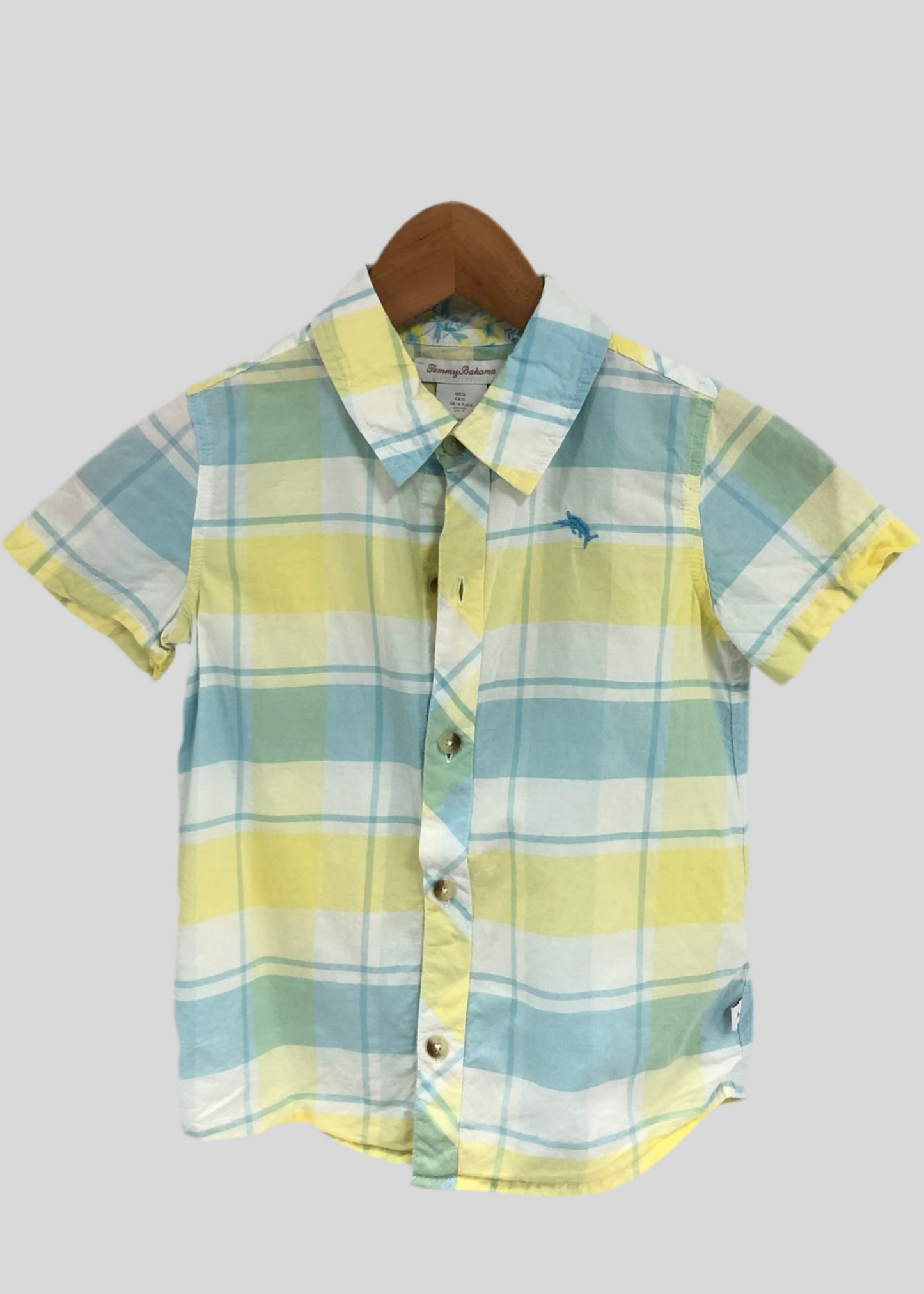 Camisa de niño Tommy Bahama 🌴 con patron de cuadros en celeste, amarillo y blanco Talla 4-5 Entalle Regular