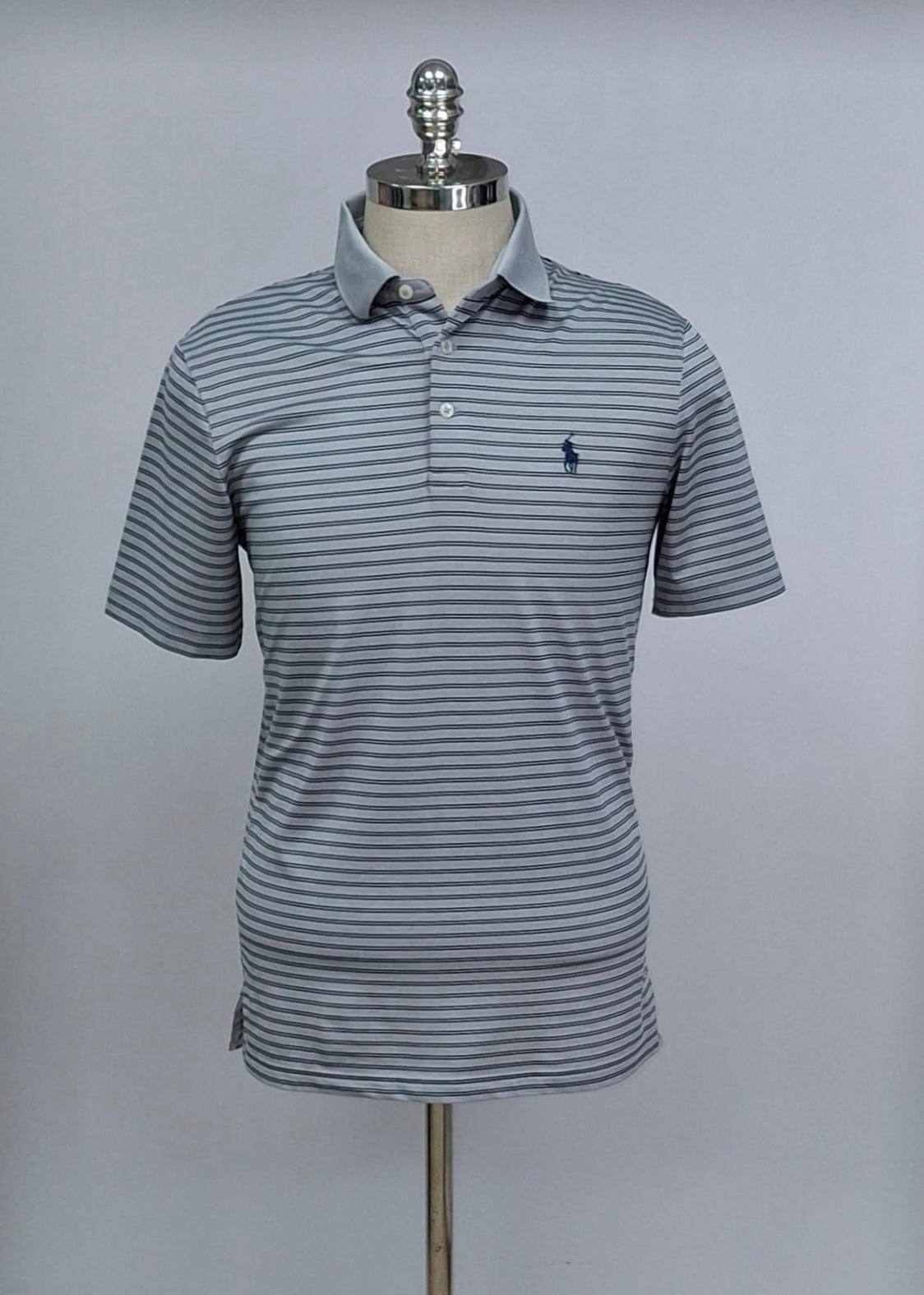 Camiseta Polo Ralph Lauren 🏇🏼 Color gris con patrón de rayas color Azul navy Talla S Entalle Clásico