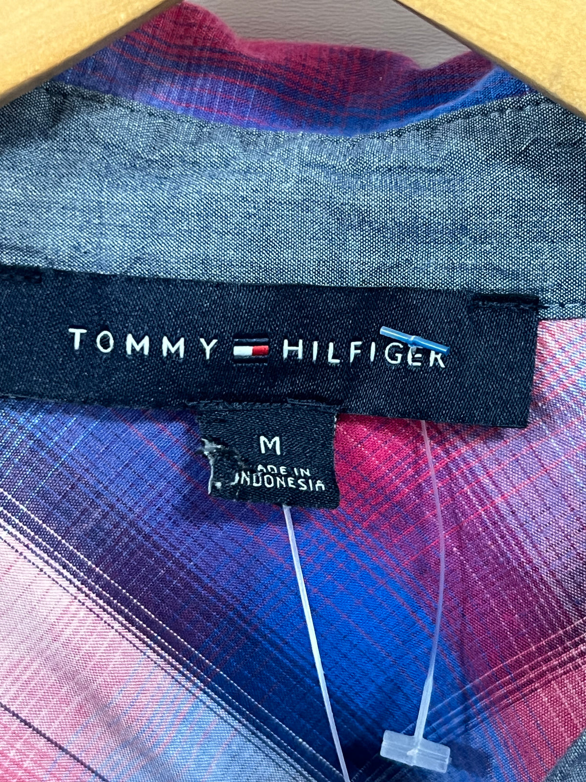 Camisa de mujer Tommy Hilfiger 🇺🇸 de cuadros en color rosado, azul y blanco Talla M Entalle Regular