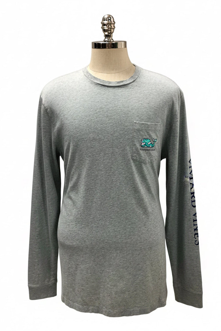 Camiseta de bolsillo Vineyard Vines 🐳 color gris claro con Diseño de ballena Talla XL