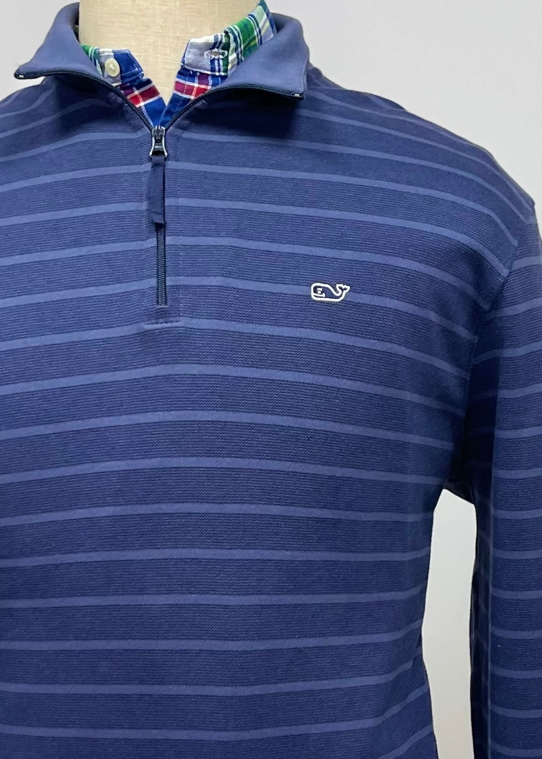 Sueter Jersey Vineyard Vines 🐳 de rayas en color azul oscuro con logo tradicional Tela algodón Pima Talla M