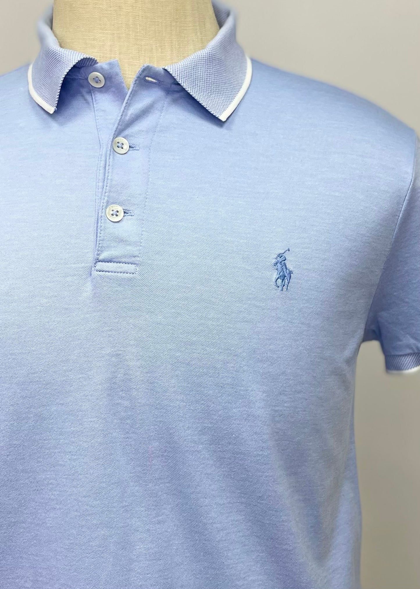 Camiseta Polo Ralph Lauren 🏇🏼 color celeste con diseño de cuello y manga en blanco Talla M Custom Slim Fit