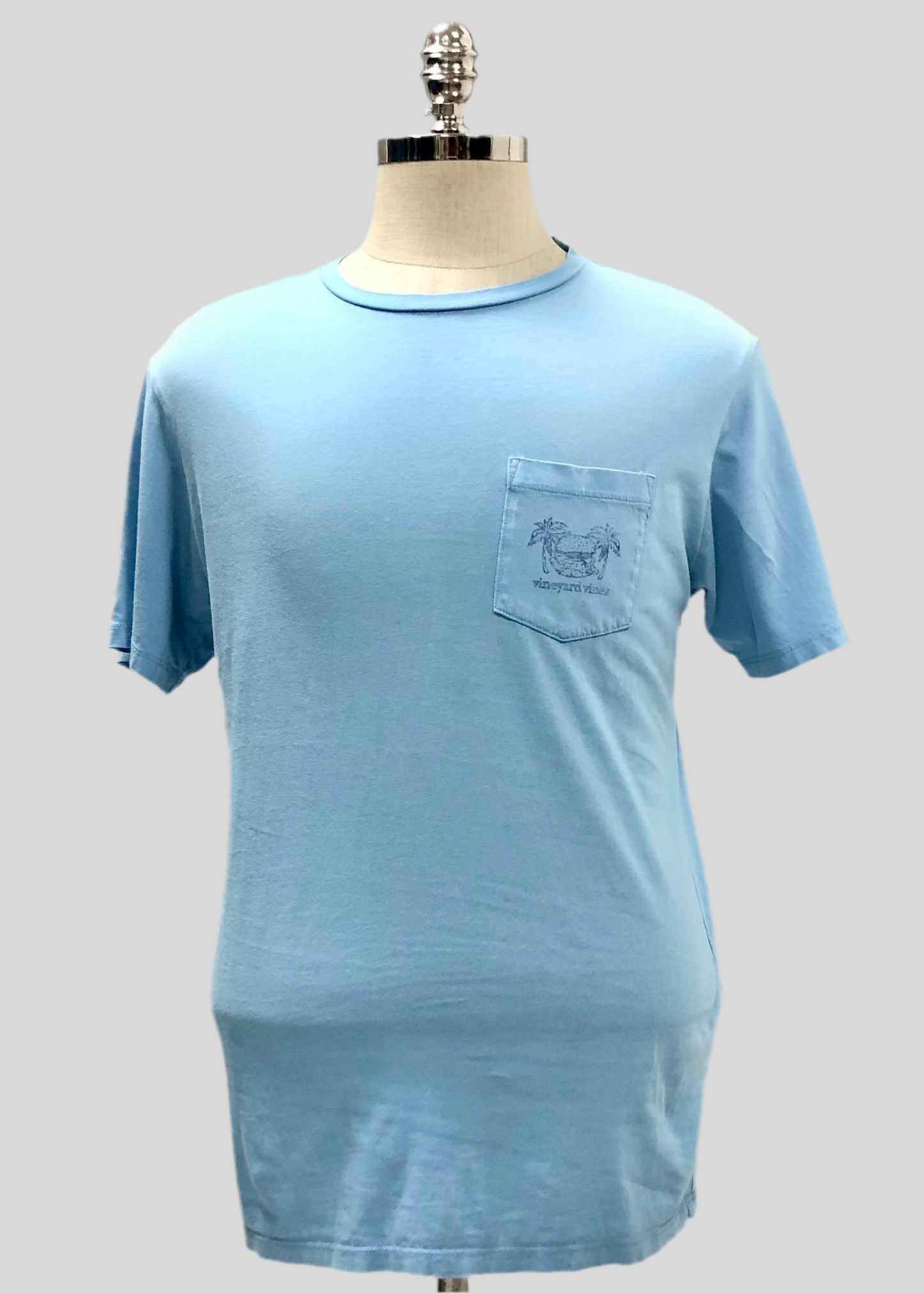 Camiseta cuello redondo Vineyard Vines 🐳 color celeste claro con Diseño de Ballena Hamburguesa Talla Medium