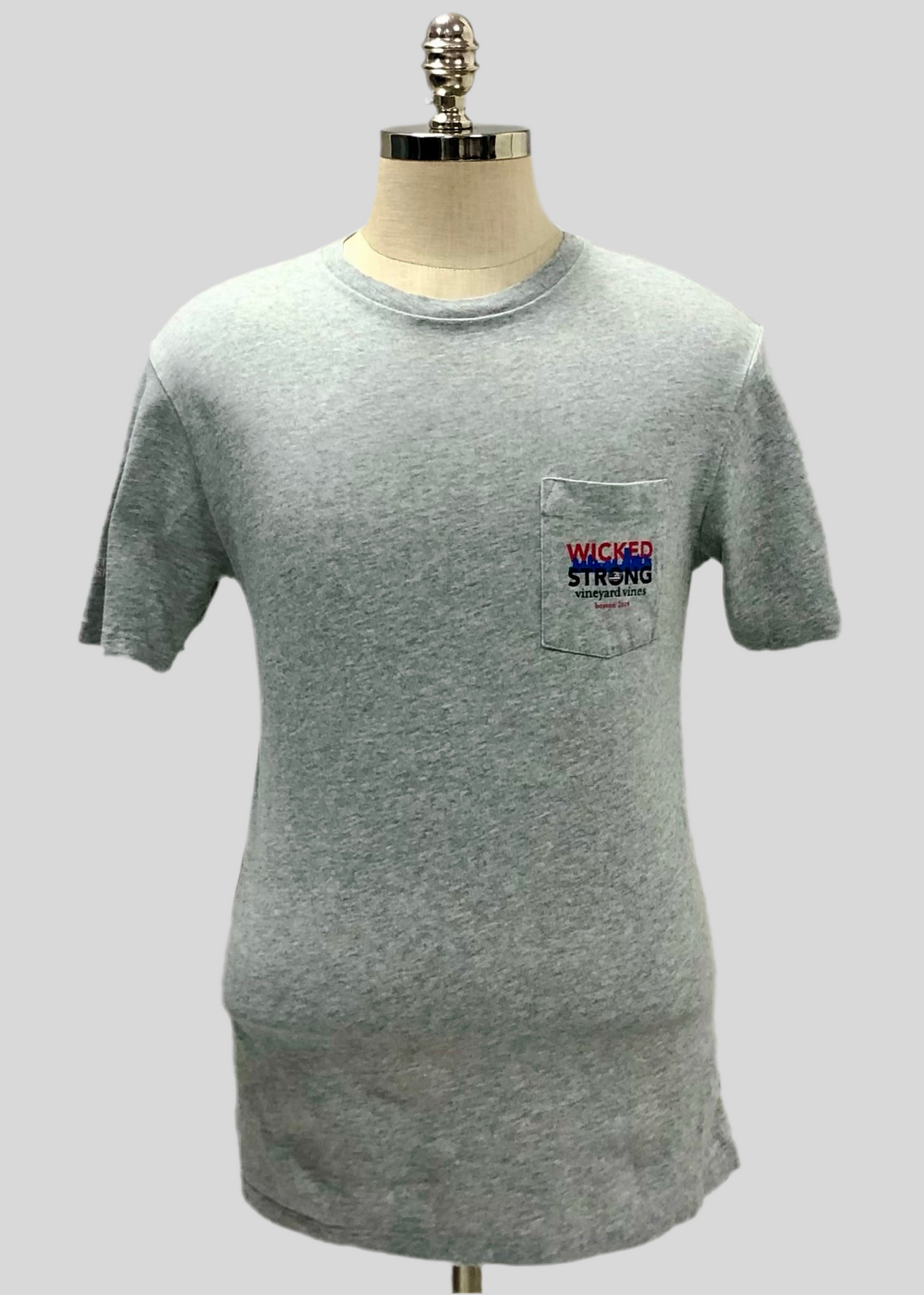 Camiseta cuello redondo Vineyard Vines 🐳 color gris claro con Diseño de Boston Talla S