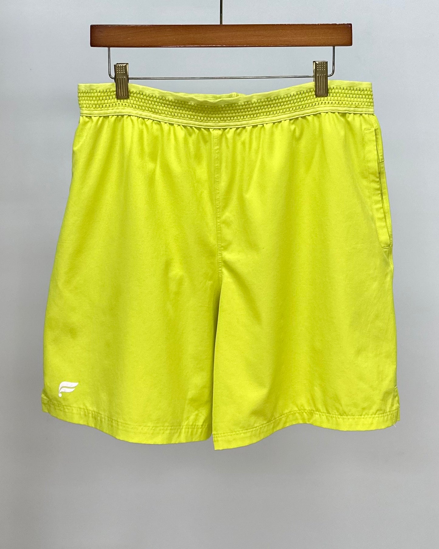 Short Deportivo Fabletics Tela performance color verde neón talla S