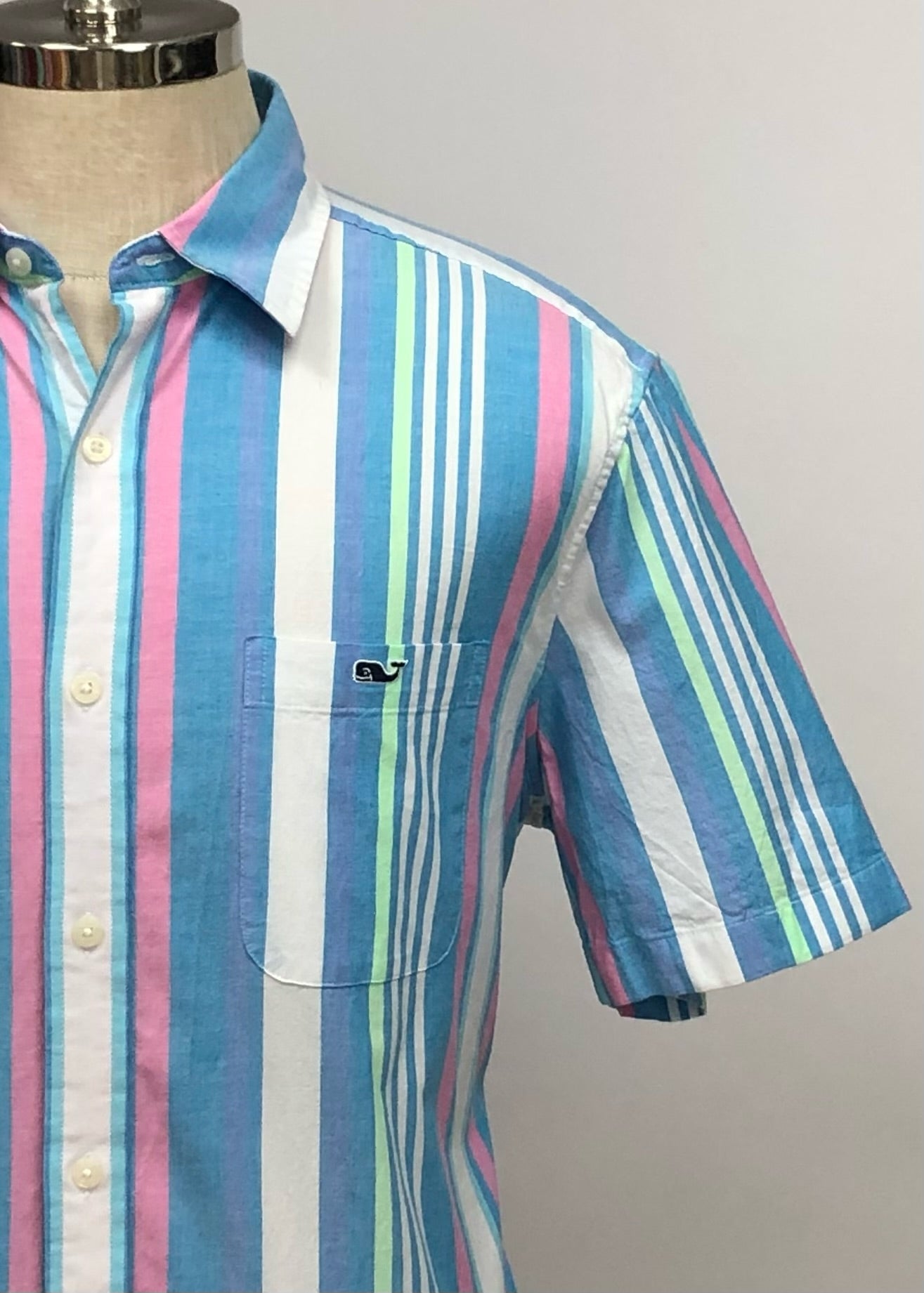 Camisa de botones Vineyard Vines 🐳 con patrón de rayas en color celeste, blanco y rosado Talla L Entalle Regular