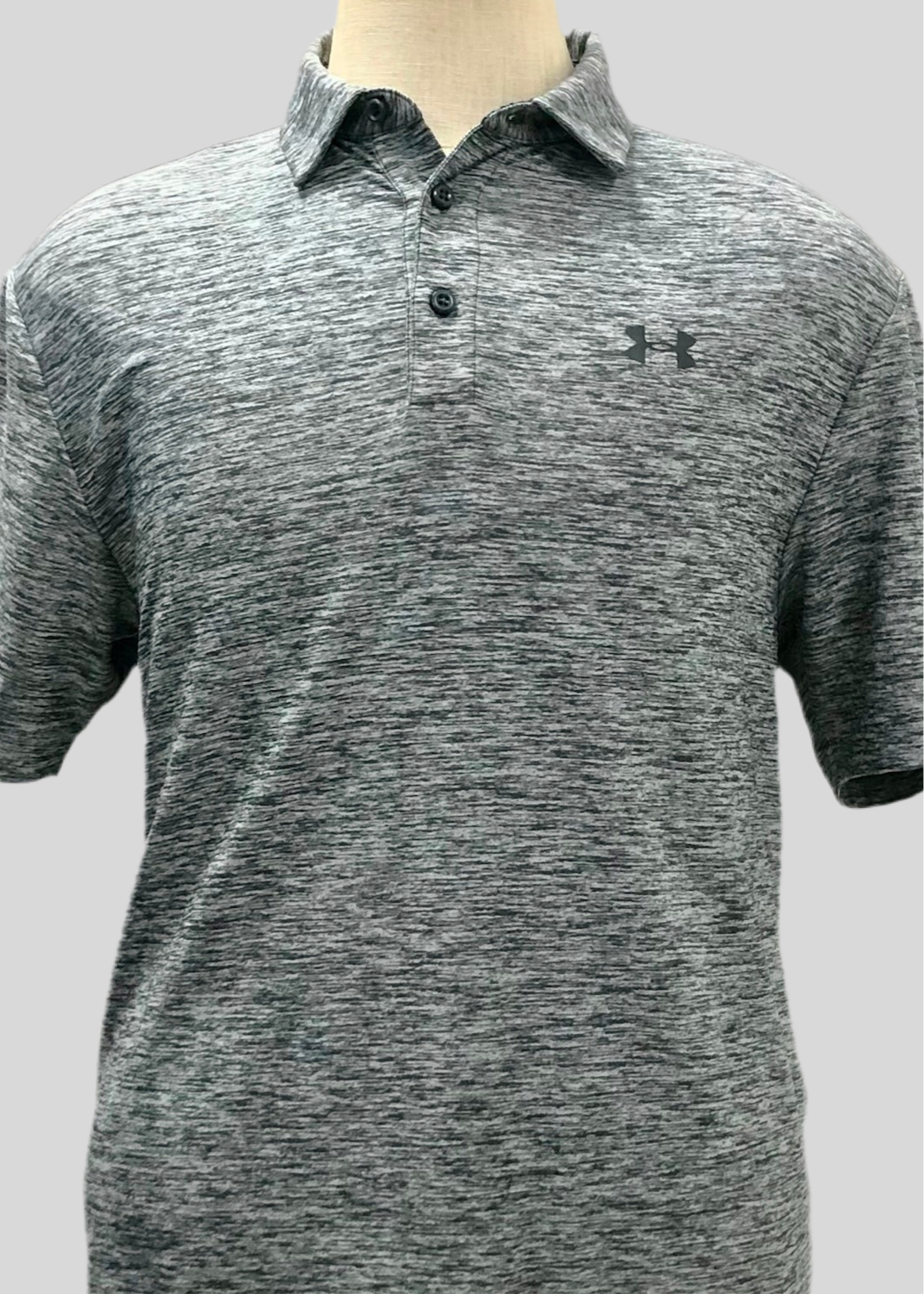 Camiseta polo Under Armour 🏋🏻 color gris y negro Tela Performance Talla M Entalle Regular
