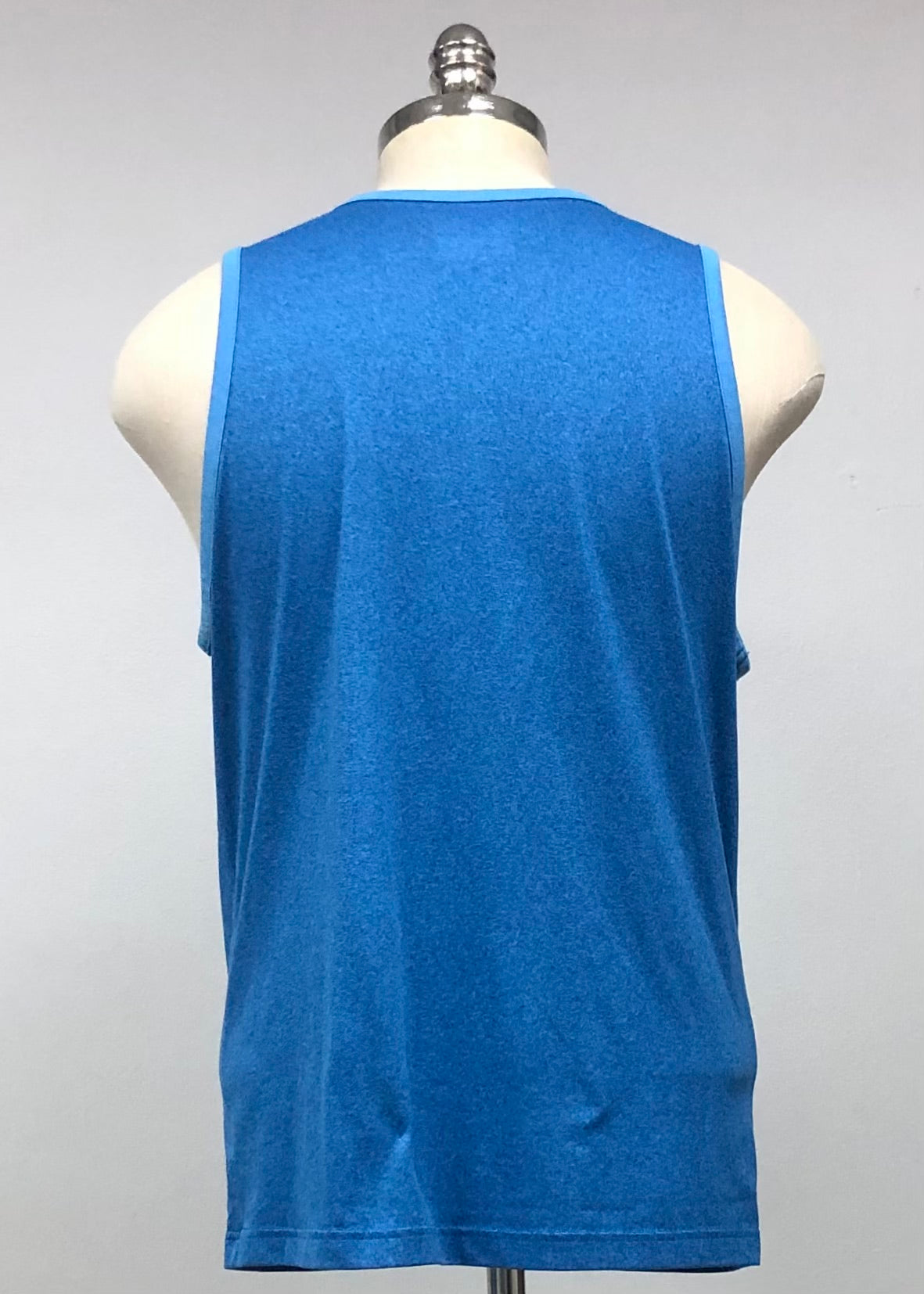 Camiseta sin mangas Under Armour 🏋🏽‍♀️ color azul y celeste Talla L Entalle Regular