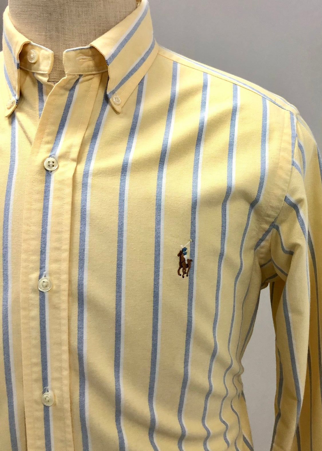 Camisa de botones Polo Ralph Lauren 🏇🏼 color amarillo de rayas en color azul y blanco Talla M Entalle Clásico