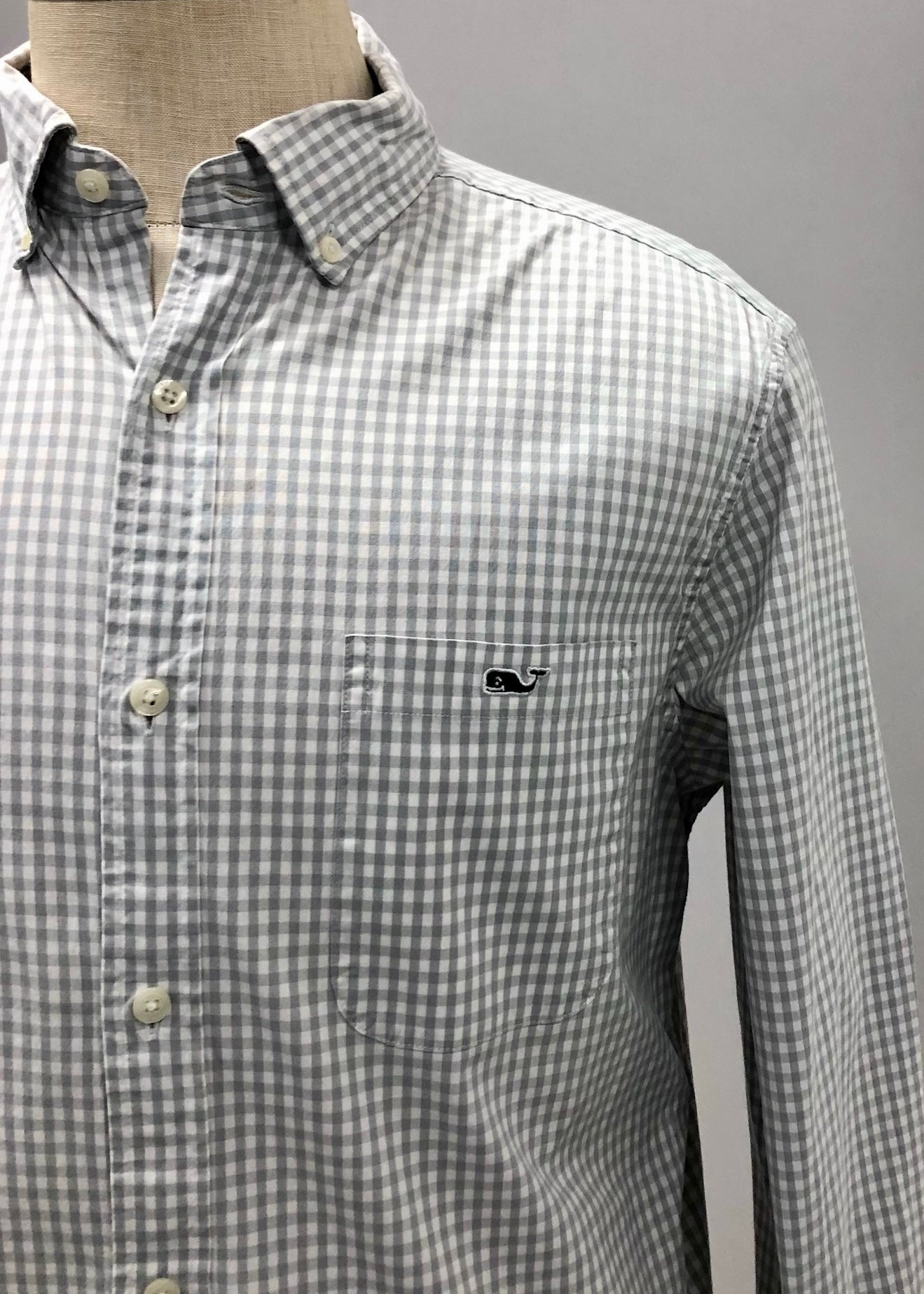 Camisa Vineyard Vines 🐳 de cuadros gingham en color gris y blanco Talla M Entalle Clasico