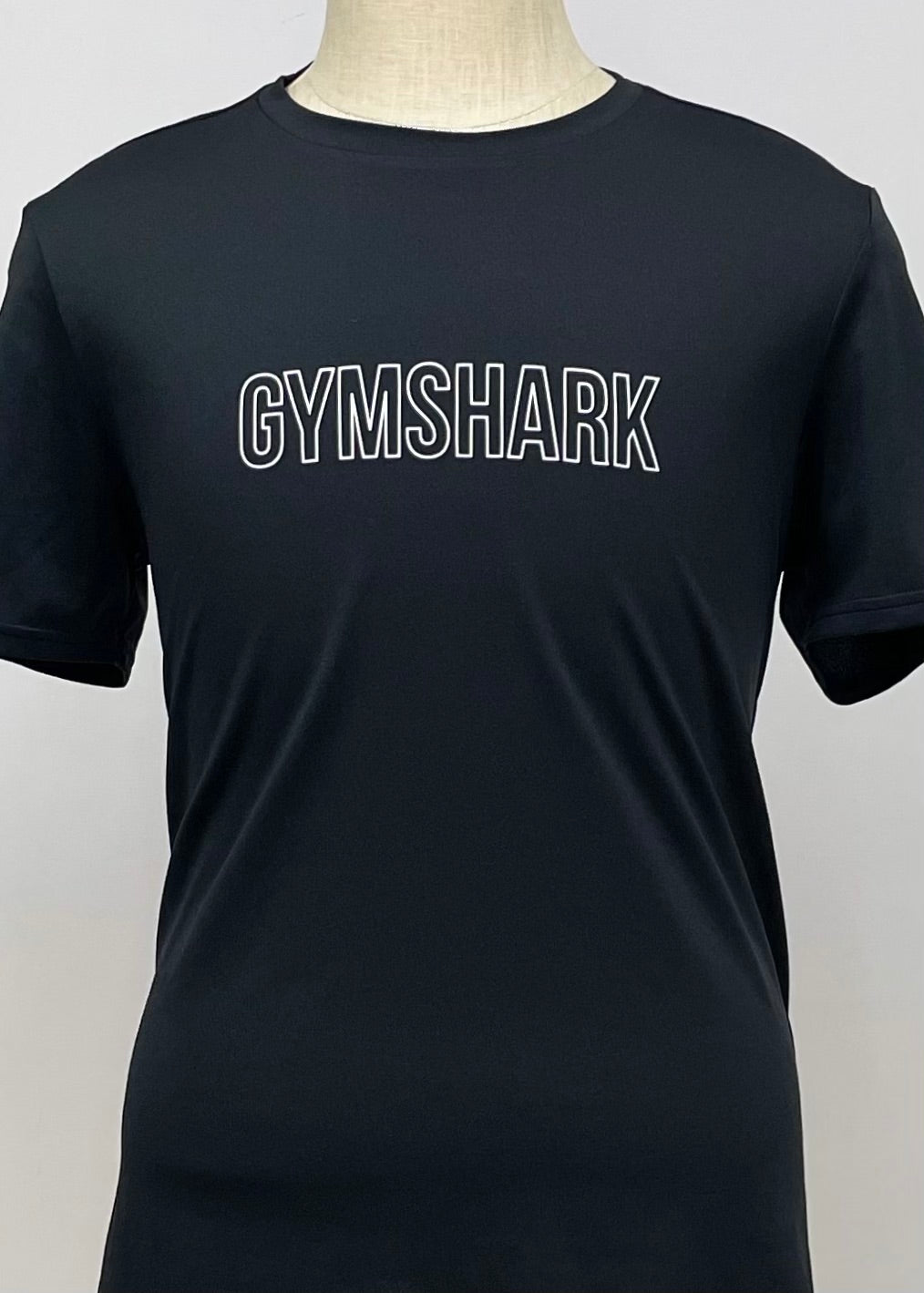 Camiseta de entrenamiento cuello redondo Gymshark 🏋🏽 color negro con logo estampado en blanco manga corta Talla XL