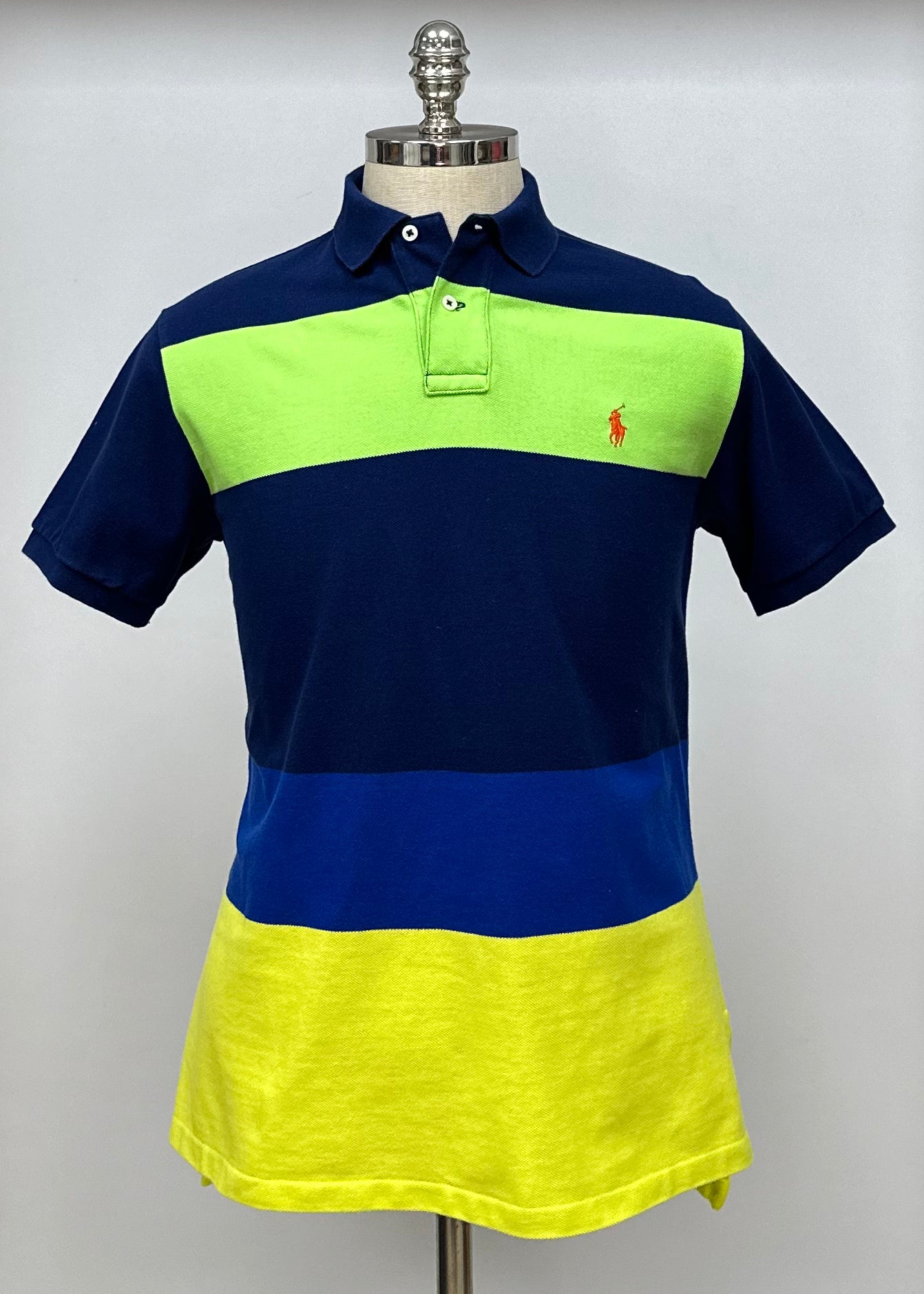 Camiseta Polo Ralph Lauren 🏇🏼 con franjas en color azul navy, verde y amarillo Talla L Custom Fit