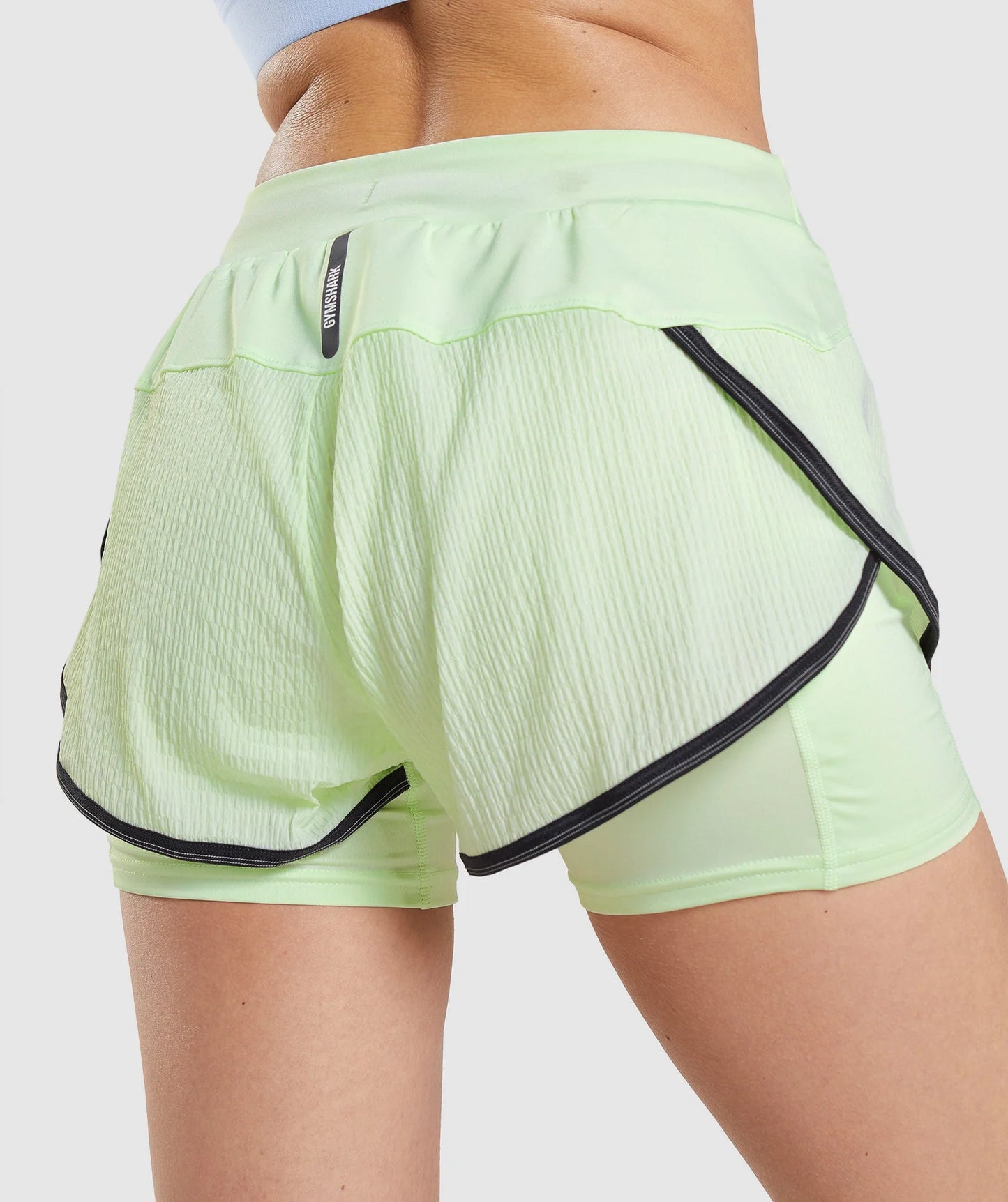 Short deportivo de mujer Gymshark 🧘🏼‍♀️ en color verde claro y negro con logo en gris Talla S