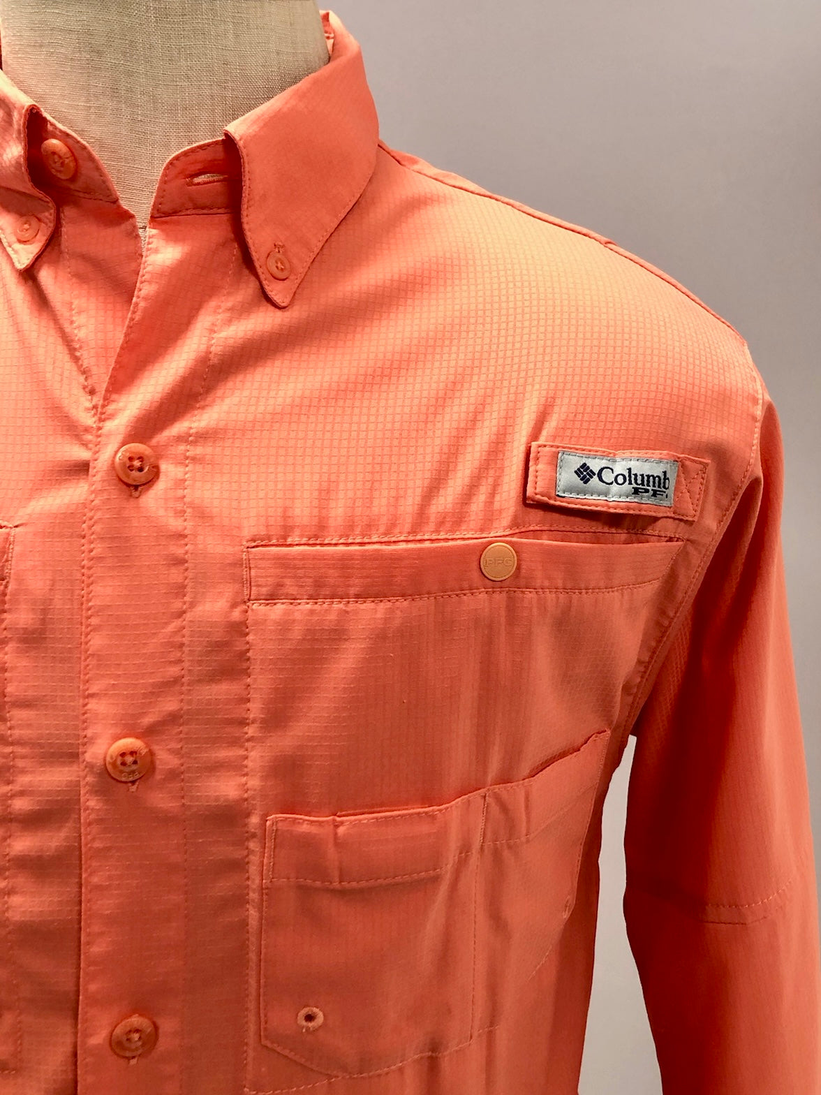 Camisa Columbia 🔹color salmon con Omni Shade Manga larga Talla XS