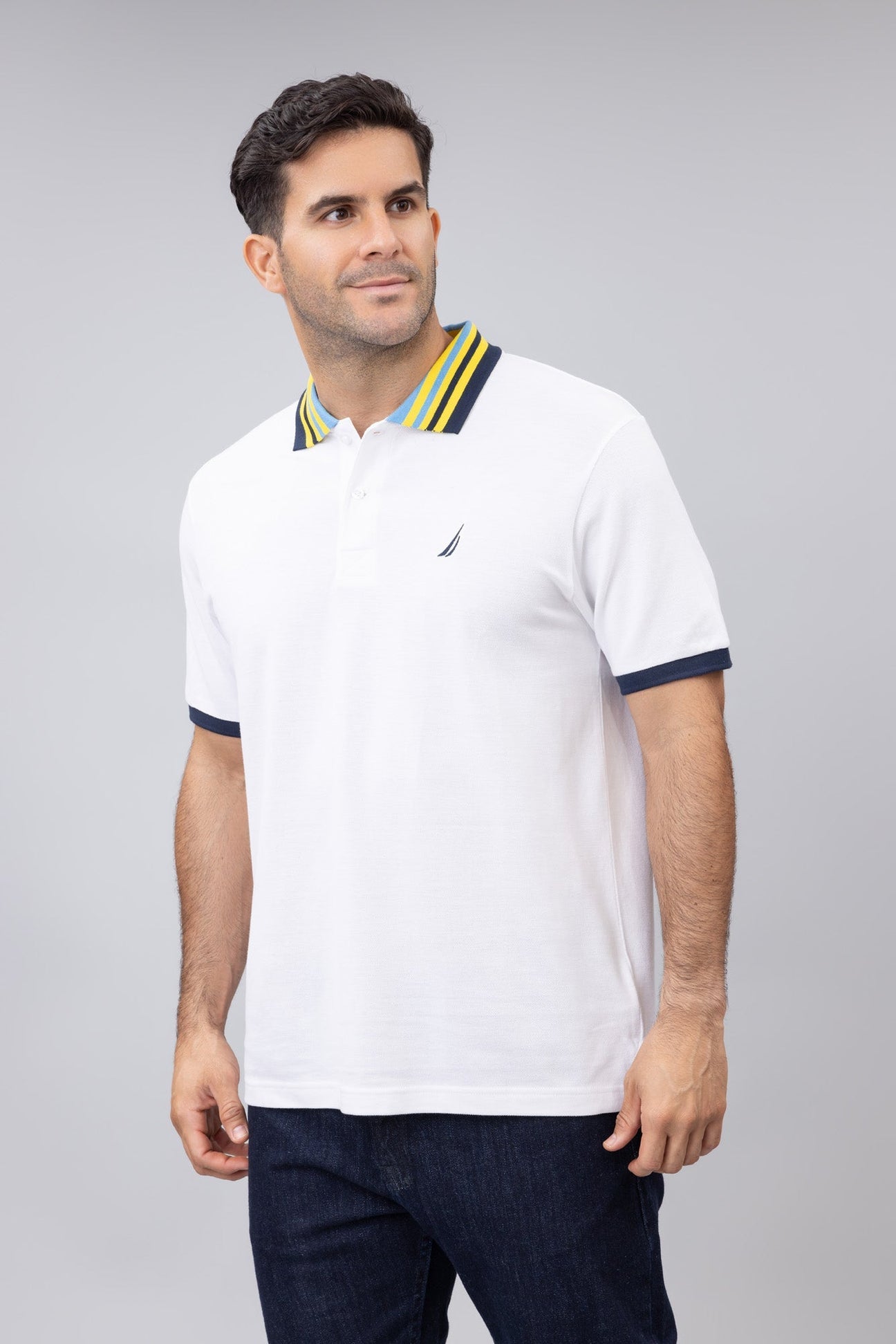 Camiseta Polo Nautica ⚓️ color blanco y diseño de cuello Talla M Entalle Regular