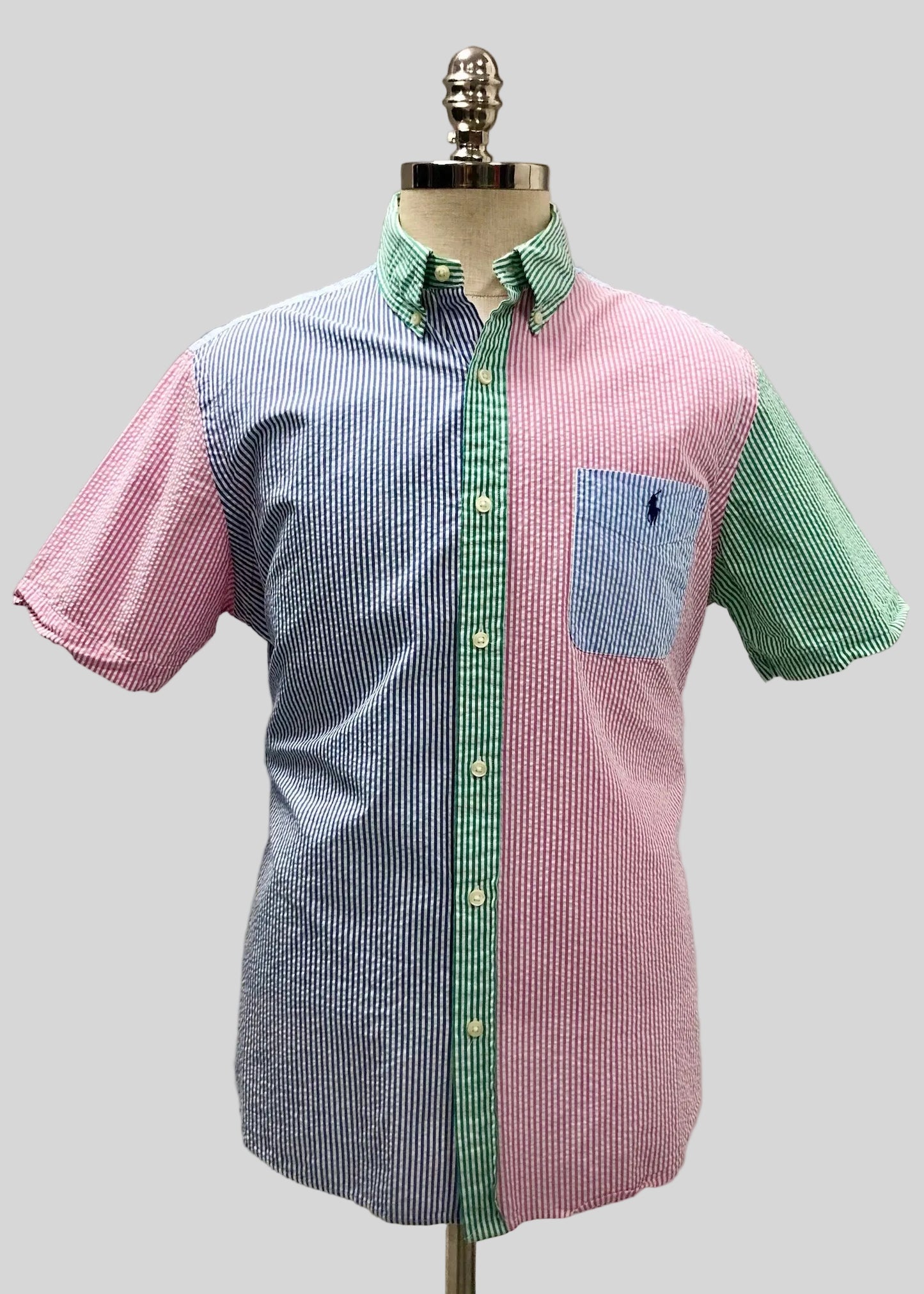 Camisa de botones Polo Ralph Lauren 🏇🏼 Seersucker de rayas en verde claro, rosado y azul Talla L Entalle Regular