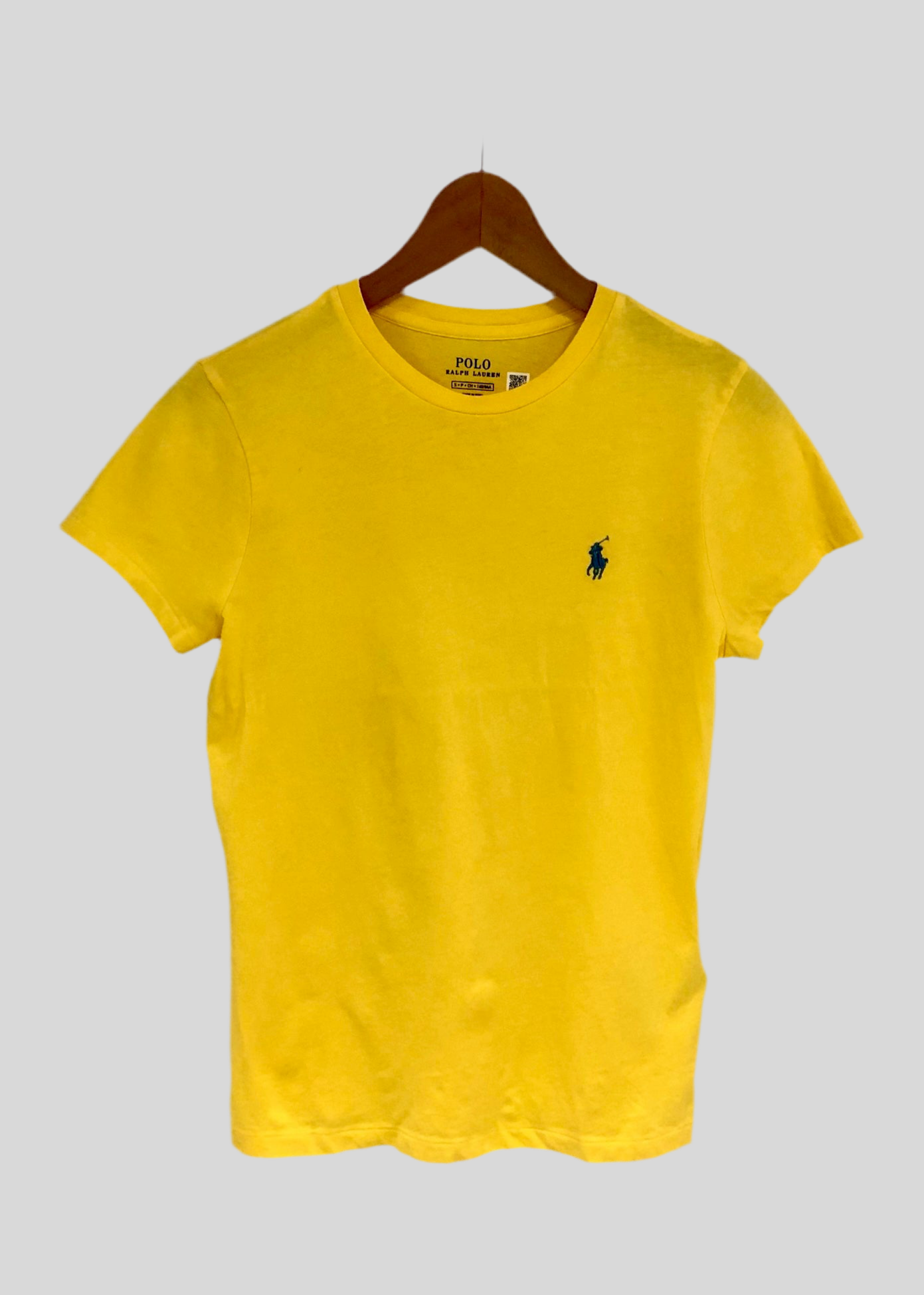 Camiseta de mujer cuello redondo Polo Ralph Lauren 🏇🏼 color amarillo intenso con logo en azul Navy Talla S Entalle Regular