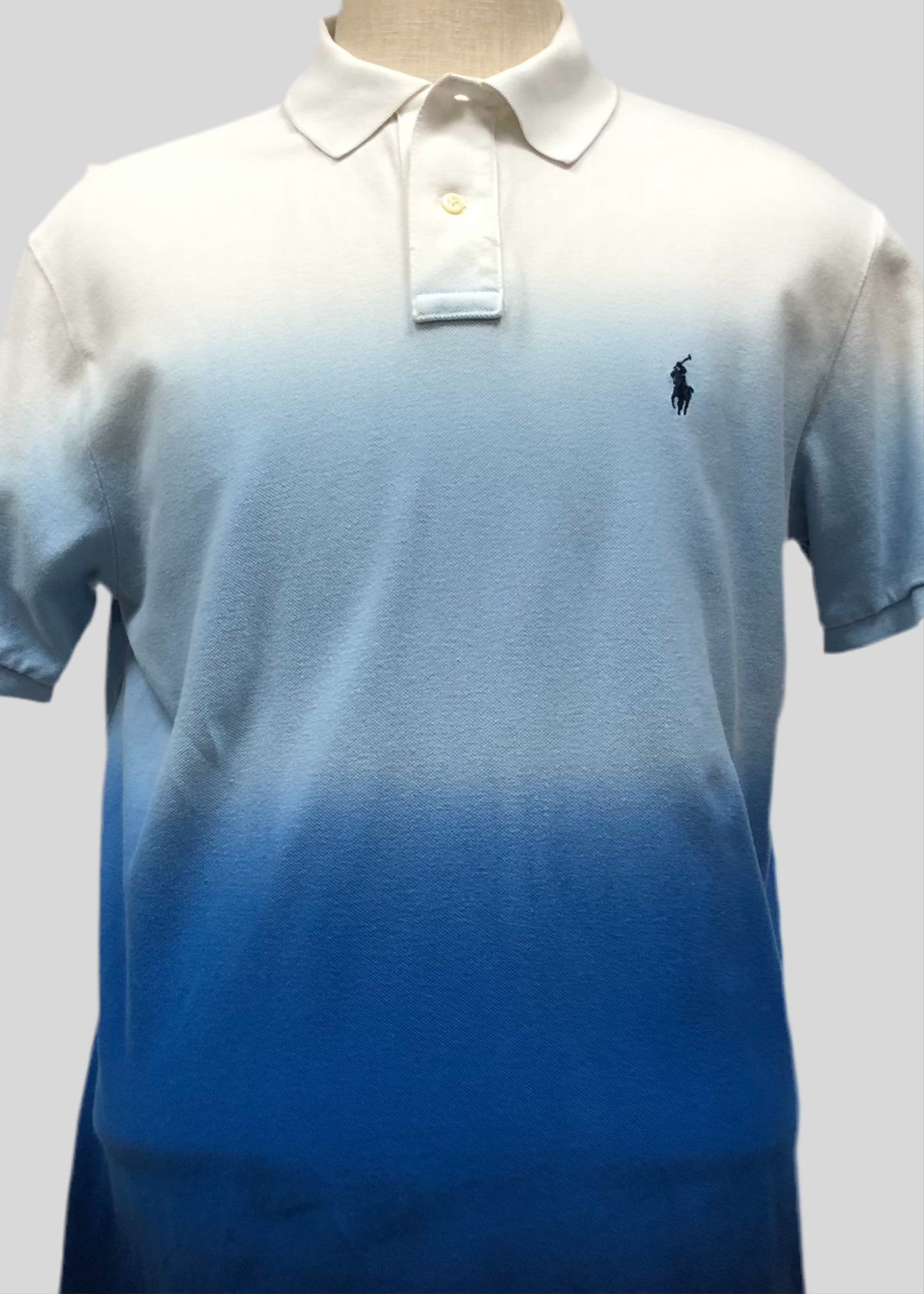 Camiseta Polo Ralph Lauren 🏇🏼con diseño degradado en blanco y azul Talla XL Entalle Custom Fit (ver descripción)
