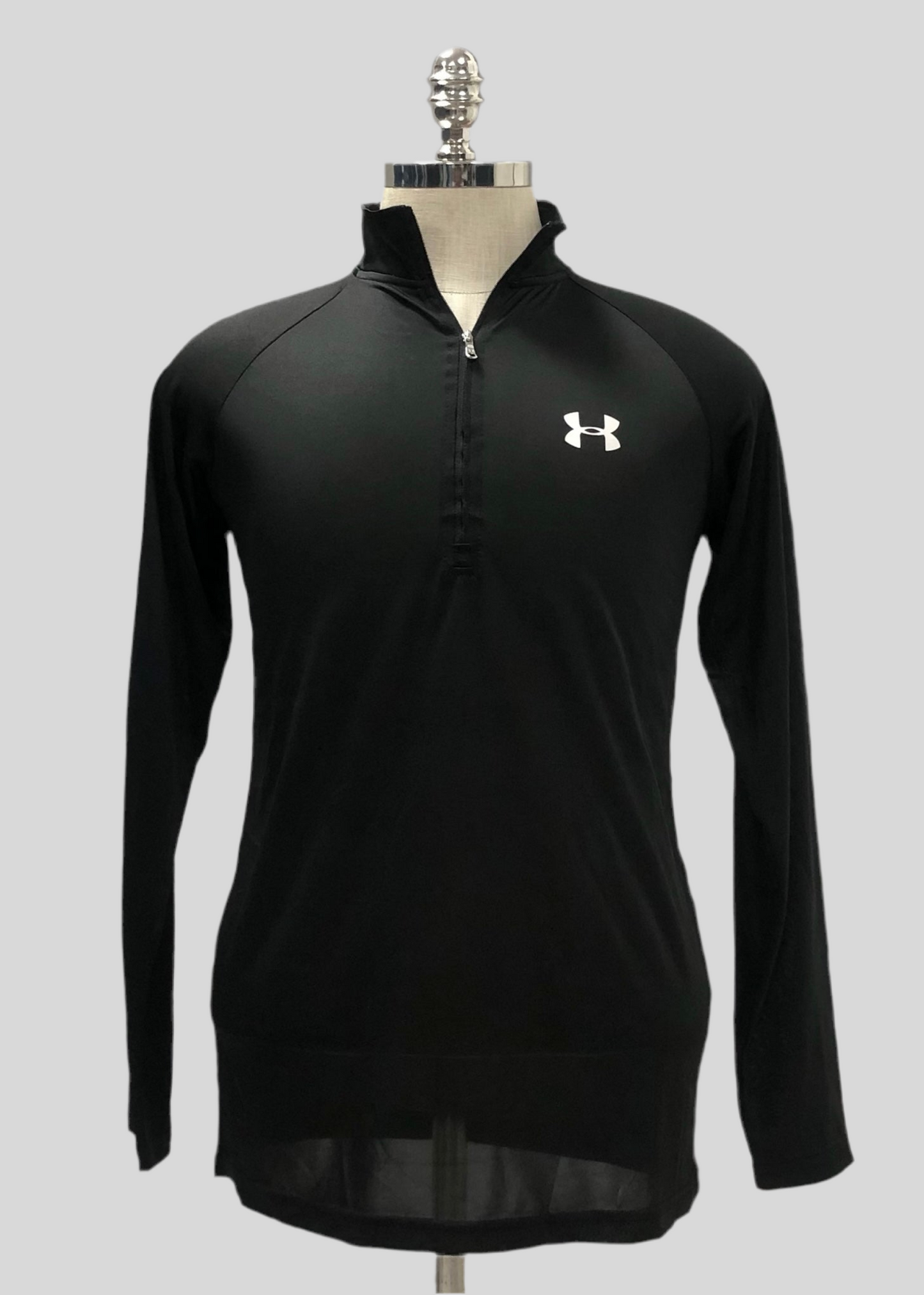 Sueter Jersey Under Armour 🏋🏽 color negro y logo en color blanco Talla S